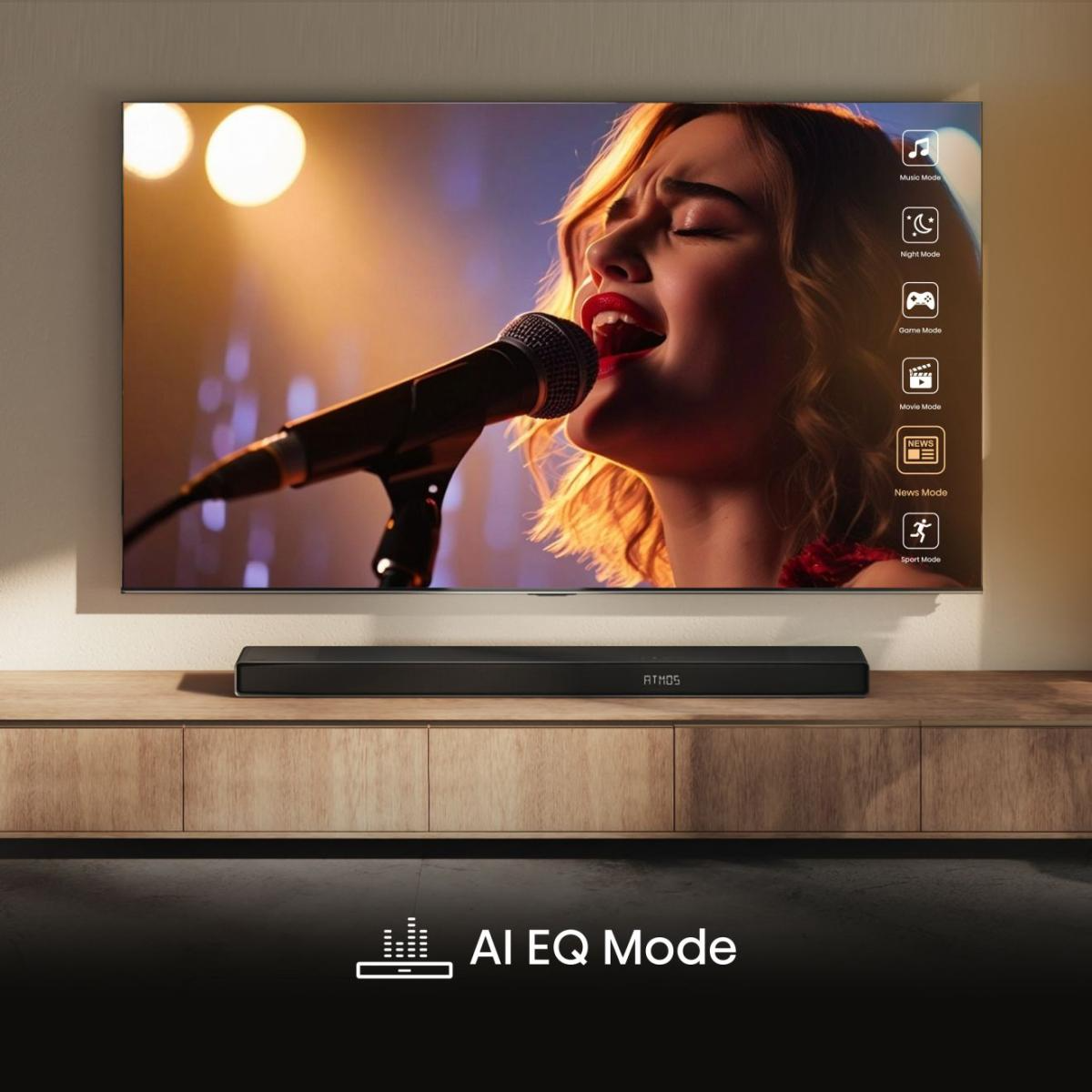 Egy nő énekel a TV képernyőjén. Alatta egy soundbar fa szekrényen. Módok: Zene, Éjszaka, Játék, Film, Hírek, Sport.