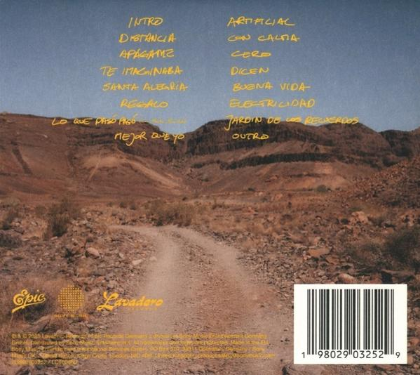 Ein CD-Cover mit einer unbefestigten Straße zu Bergen. Gelber Text listet Songtitel. Ein Barcode befindet sich rechts.