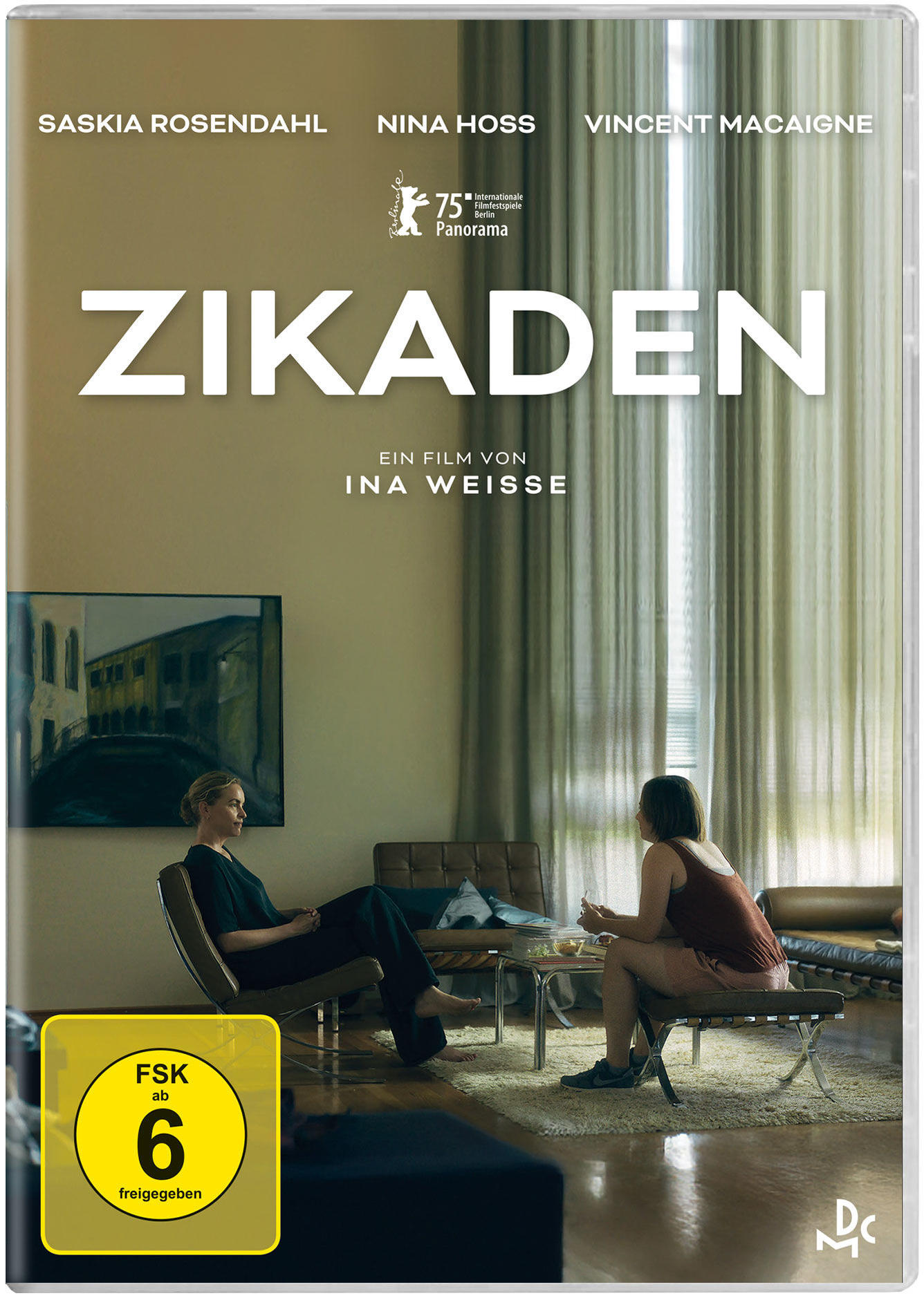 DVD-Cover für 'Zikaden'. Zwei Frauen sitzen drinnen. Text enthält Namen von Schauspielern und Filmdetails. Eine Altersfreigabe '6' ist sichtbar.