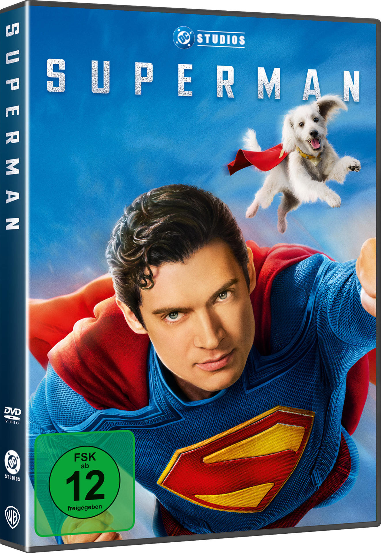DVD-Cover für Superman. Superman im blauen Anzug, rotem Cape und ein fliegender Hund mit Cape vor blauem Himmel.