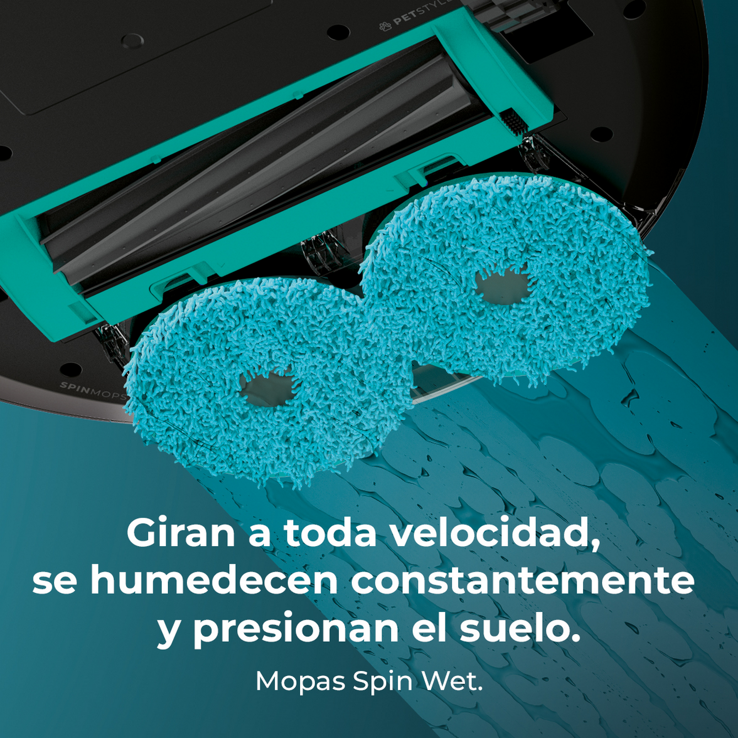 Primer plano de un robot trapeador negro y verde azulado con dos cabezales de trapeador verde azulado texturizados y giratorios sobre una superficie mojada.