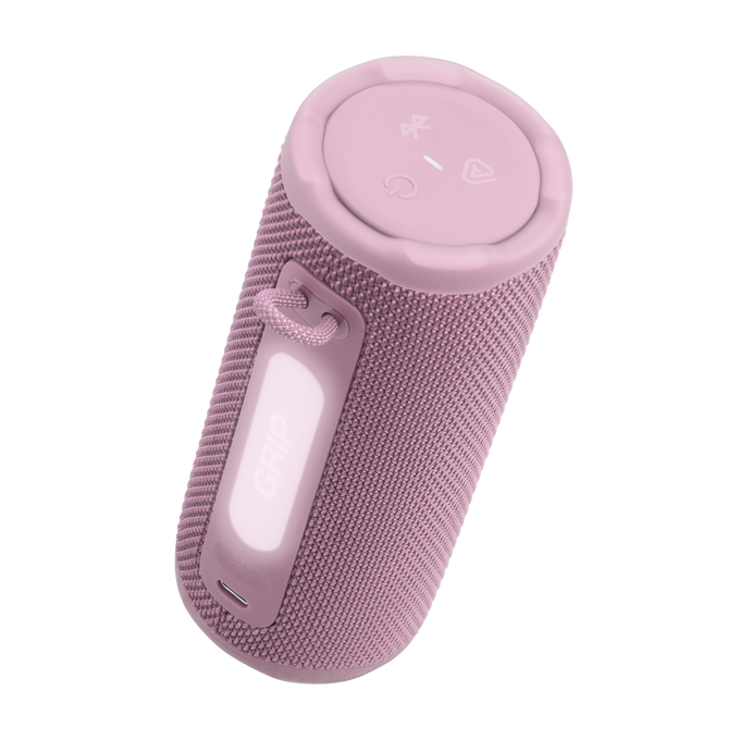 Un altavoz cilíndrico rosa con asa. La parte superior tiene botones. Etiqueta 'Grip' en el lateral. Símbolos de Bluetooth y encendido.