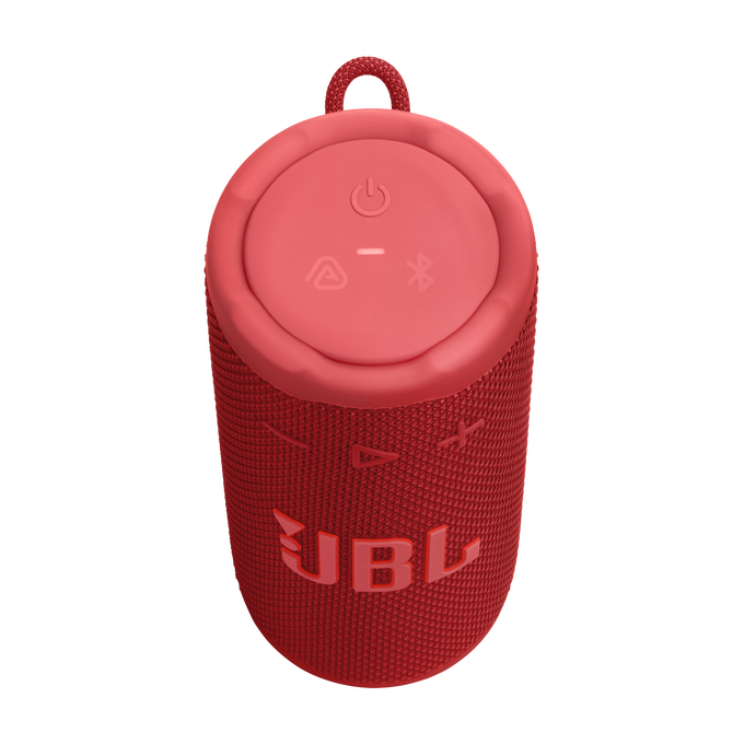 Un altavoz JBL rojo. La parte superior tiene botones de encendido, ruido y Bluetooth. El logotipo de JBL está en la parte frontal.