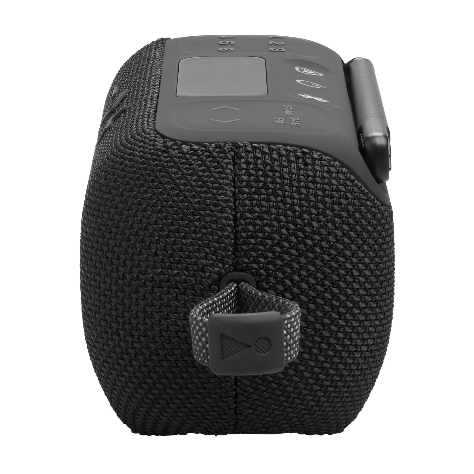 Altavoz portátil negro con superficie texturizada, botones y asa. El asa tiene un logotipo. La parte superior tiene botones de control.