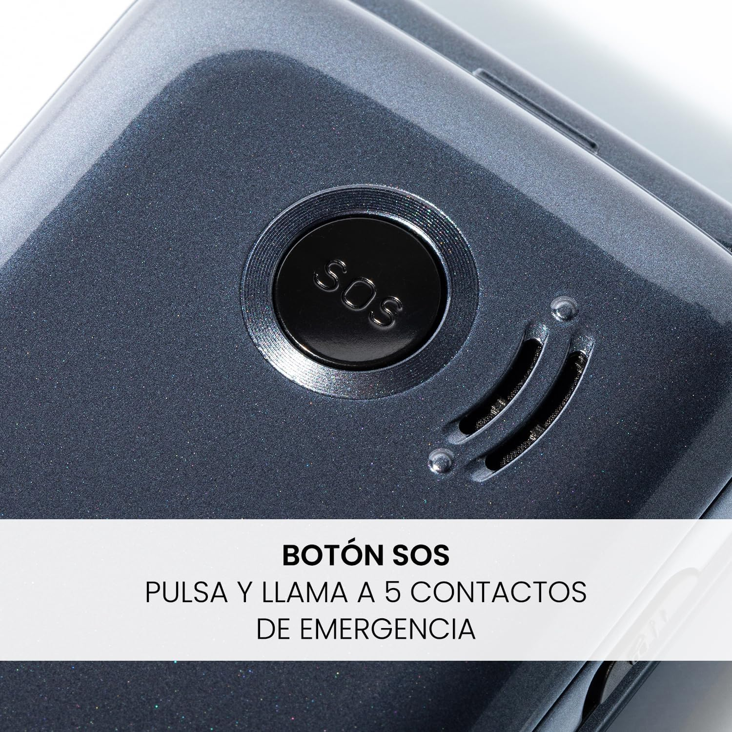 Primer plano de un dispositivo gris oscuro con un botón SOS y texto en español debajo. El botón es negro y circular.