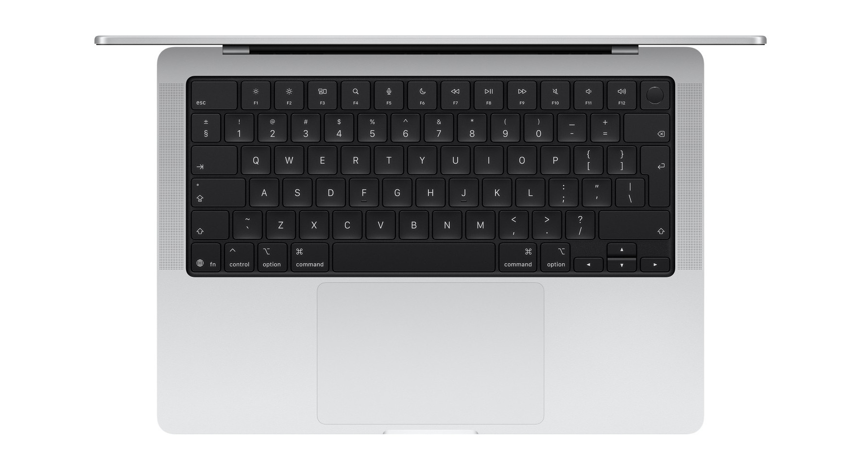 Widok z góry na srebrny laptop. Czarna klawiatura z białymi literami. Ekran jest otwarty. Białe tło.