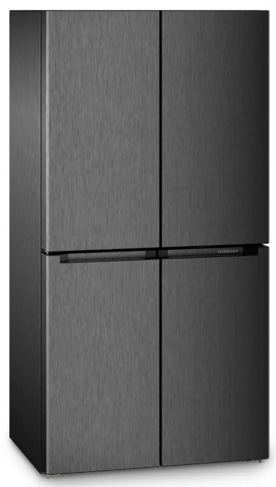 Ein dunkelgrauer Kühlschrank mit vier Türen, Edelstahl-Finish und schwarzen Griffen. Der Markenname ist auf dem Griff sichtbar.