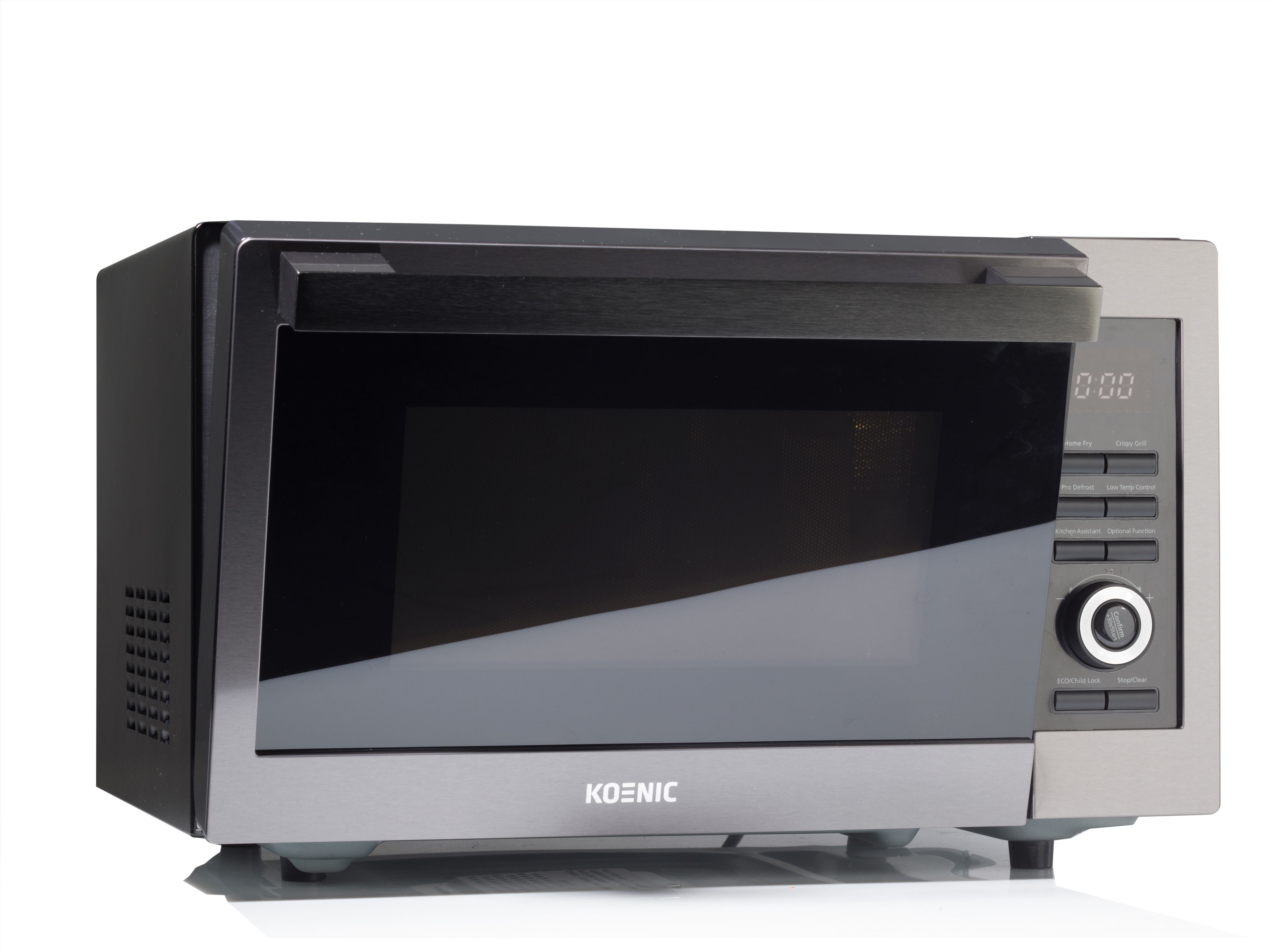 Kuchenka mikrofalowa Koenic na białym tle. Ma czarne drzwi i panel sterowania z przyciskami i pokrętłem.