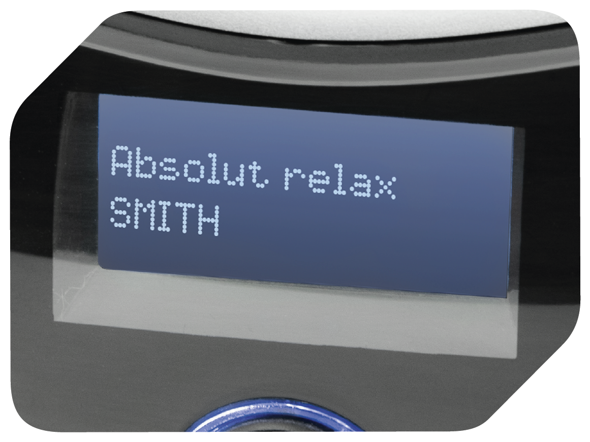 Ekran wyświetla 'Absolut relax SMITH'. Ekran znajduje się na czarnym urządzeniu z niebieskim okrągłym detalem na dole.