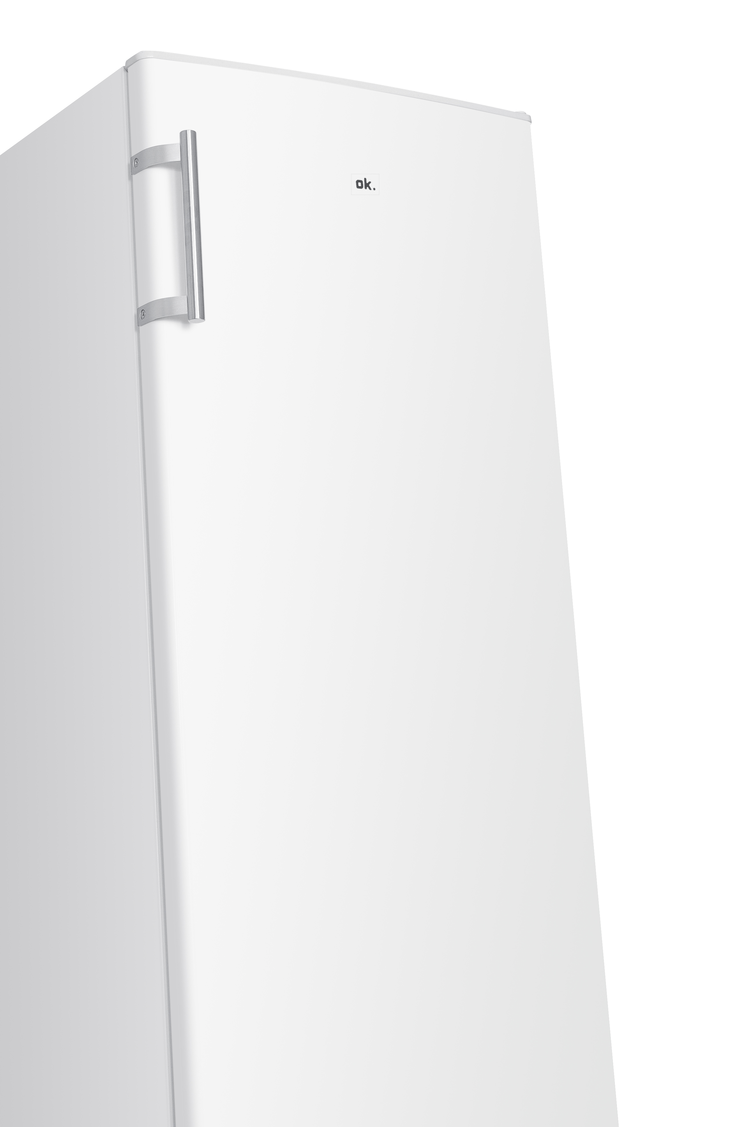 Un refrigerador blanco con una manija plateada. La marca 'ok.' está impresa en la puerta.