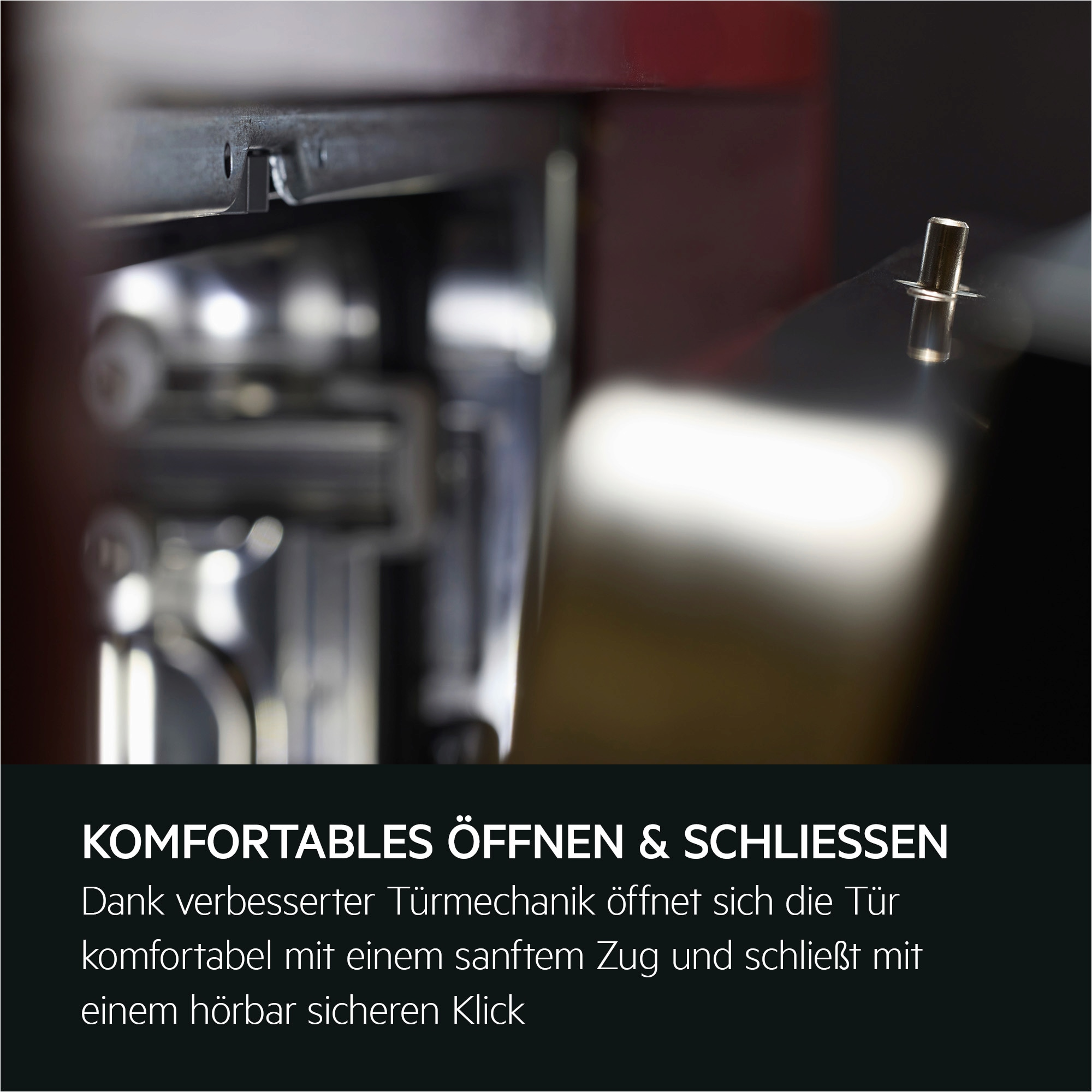 Nahaufnahme eines Metallscharniers und eines zylindrischen Metallelements. Der Hintergrund ist verschwommen.