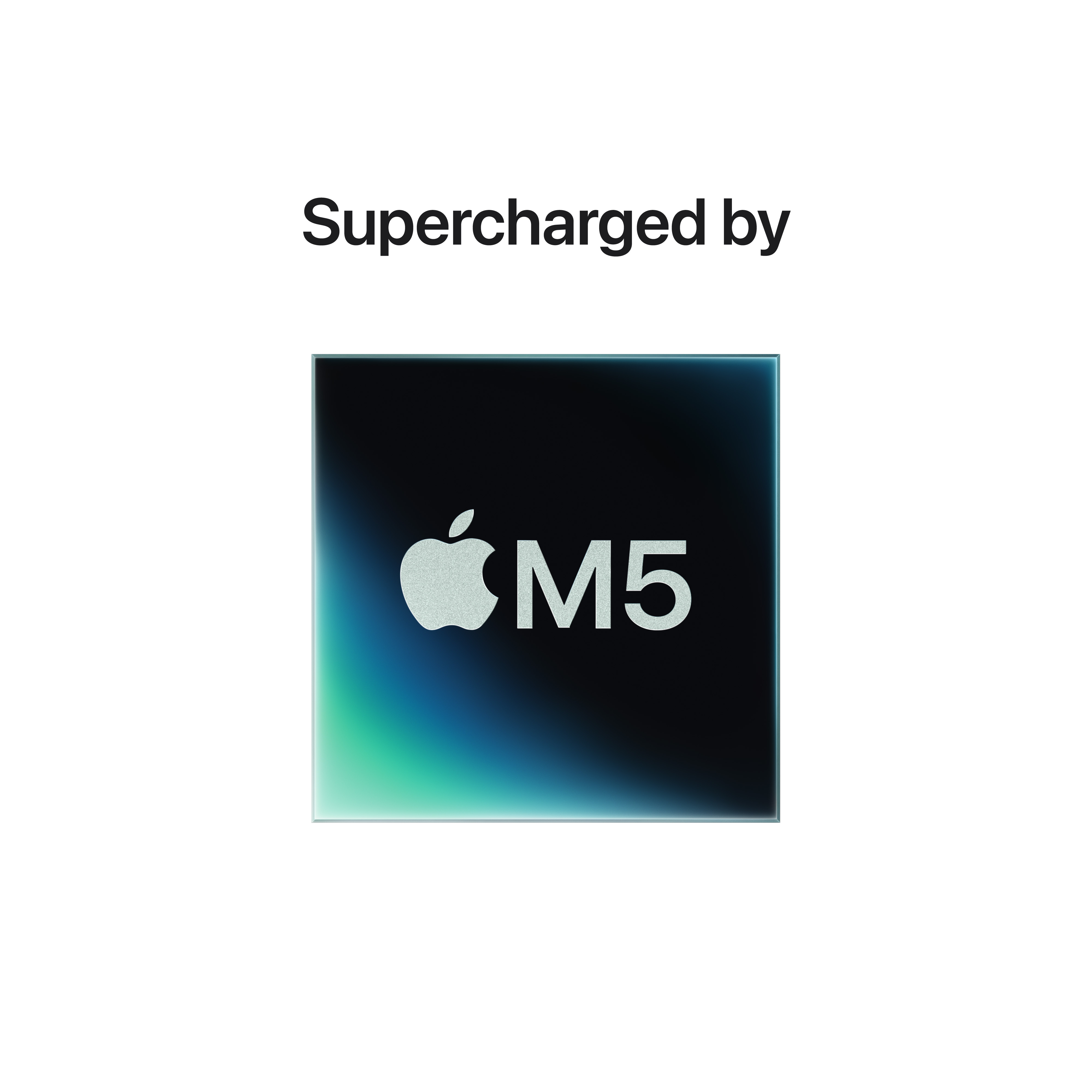 L'immagine mostra un quadrato nero e blu con il logo Apple e il testo M5, con le parole 'Supercharged by' sopra.
