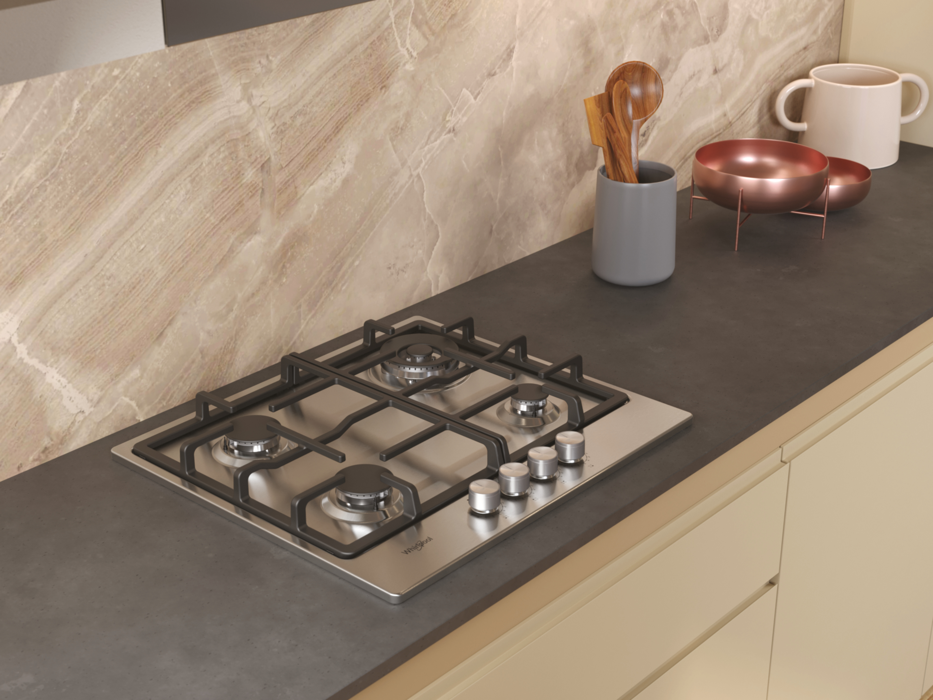 Scena kuchenna z płytą grzejną, drewnianymi przyborami, miedzianymi miskami i białymi kubkami.