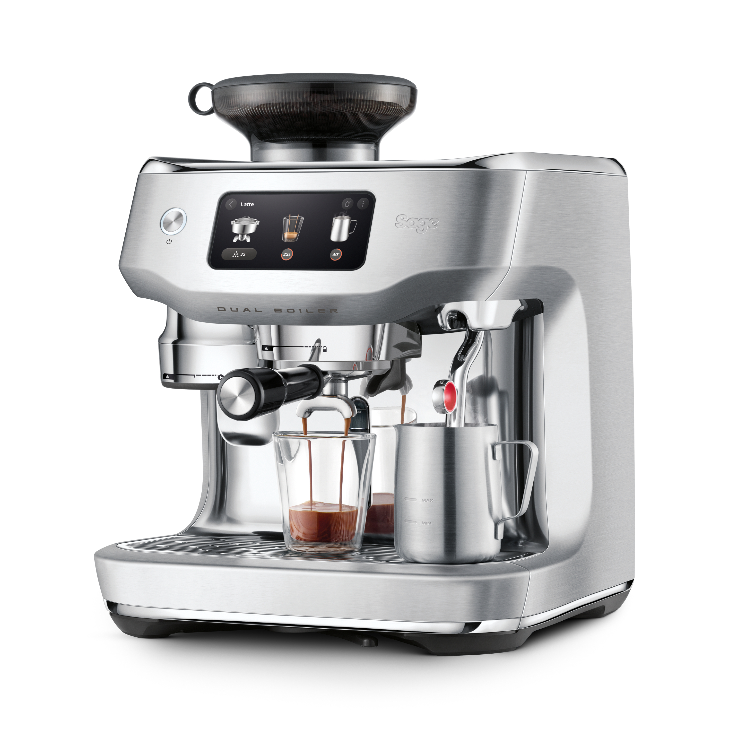 Eine silberne Espressomaschine mit schwarzem Bohnenbehälter, die Kaffee zubereitet. Ein Glas und ein Metallkrug stehen unter den Kaffeeausläufen.