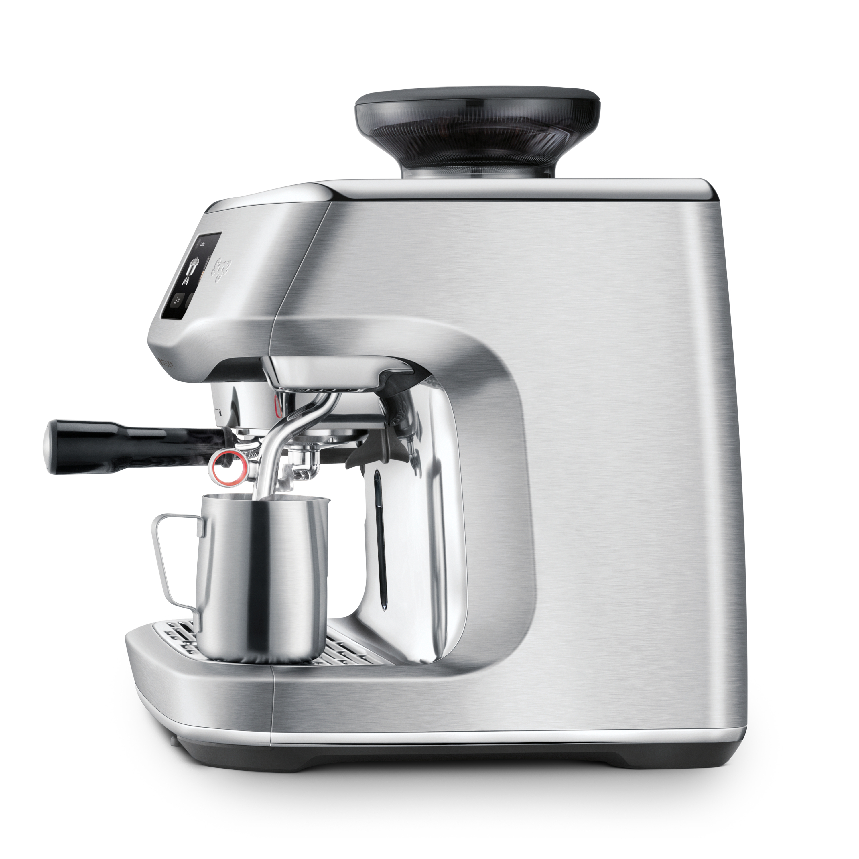 Eine silberne Espressomaschine mit schwarzem Deckel. Ein Edelstahlkrug steht unter der Dampflanze.