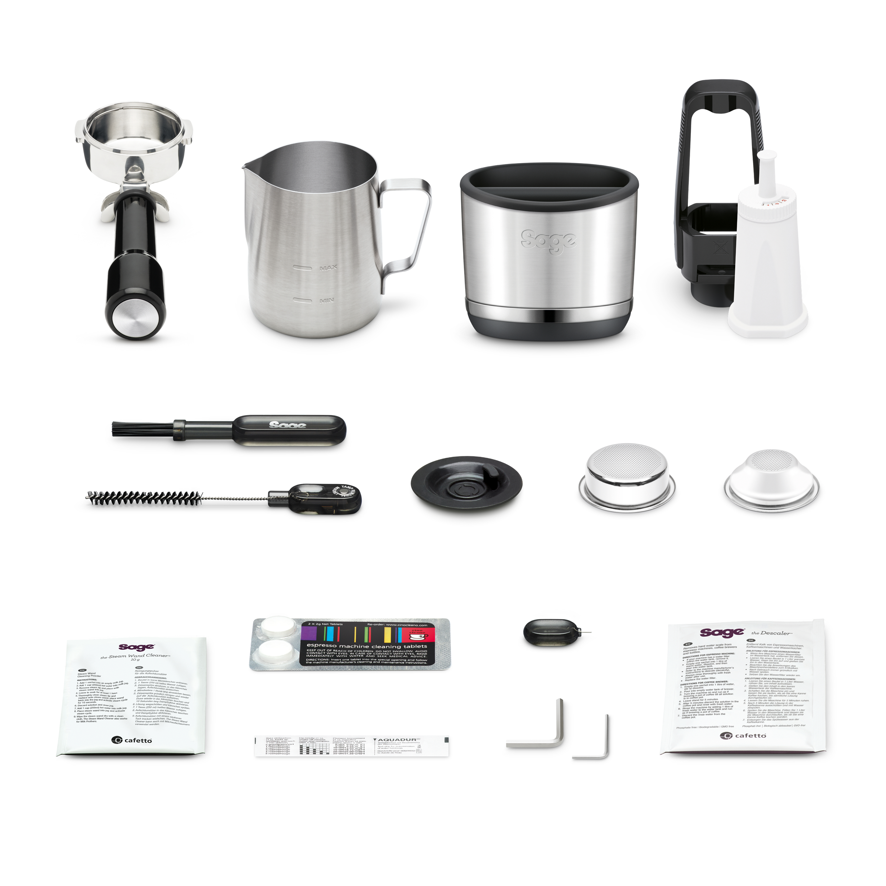 Kaffeemaschinenzubehör: Siebträger, Milchkanne, Abschlagbox, Filterhalter, Reinigungswerkzeuge und Entkalkerbeutel.