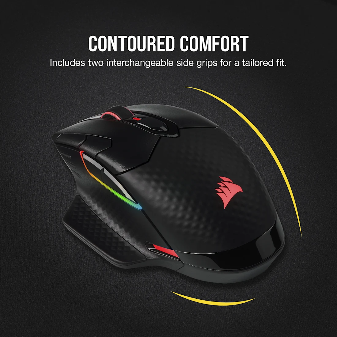 Fekete gamer egér piros logóval és LED-fényekkel. 'Contoured Comfort' felirat. Sárga ívelt vonal grafika.