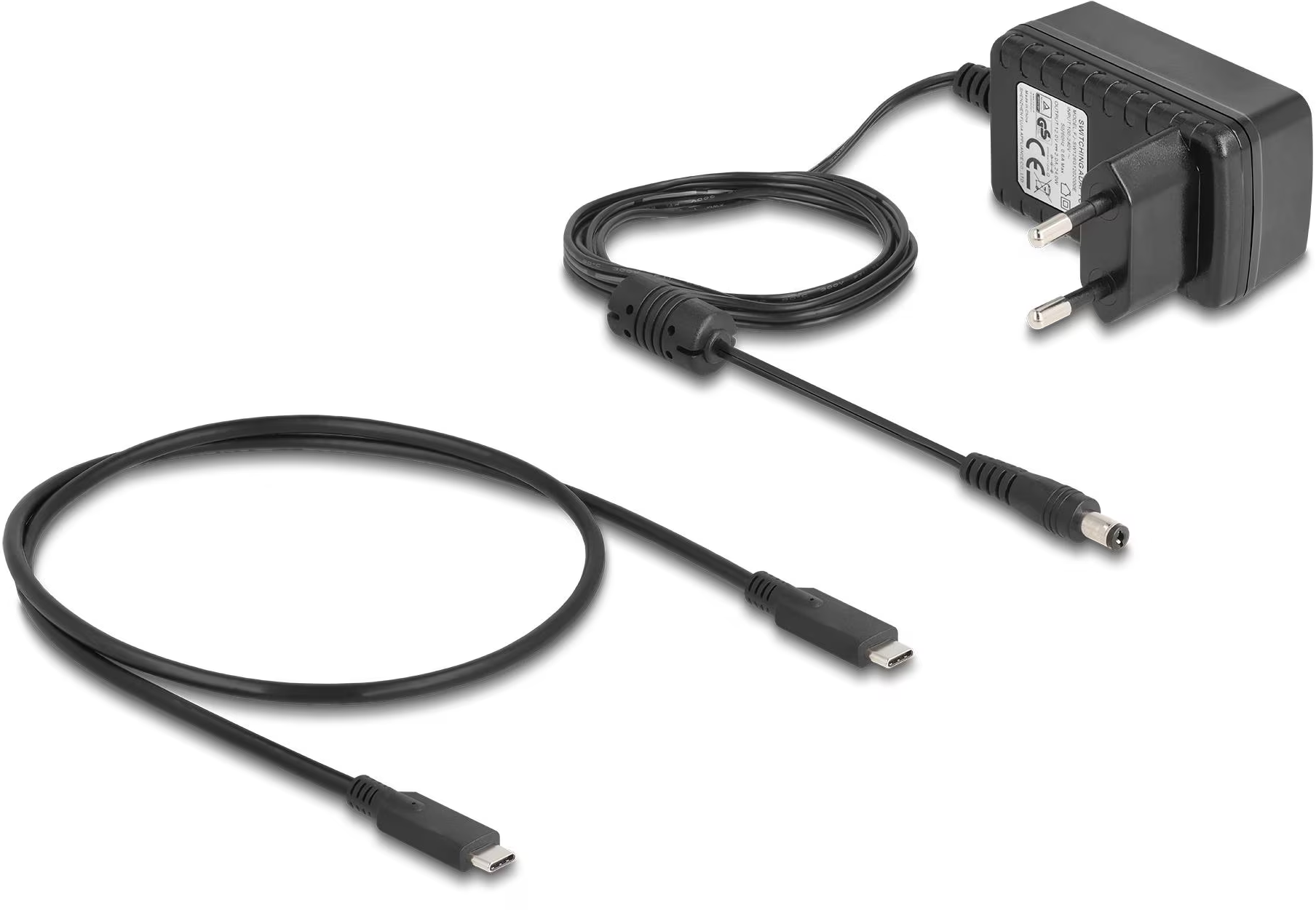 Schwarzes Netzteil mit Stecker, aufgerolltem Kabel und USB-C-Kabel, alles auf weißem Hintergrund.