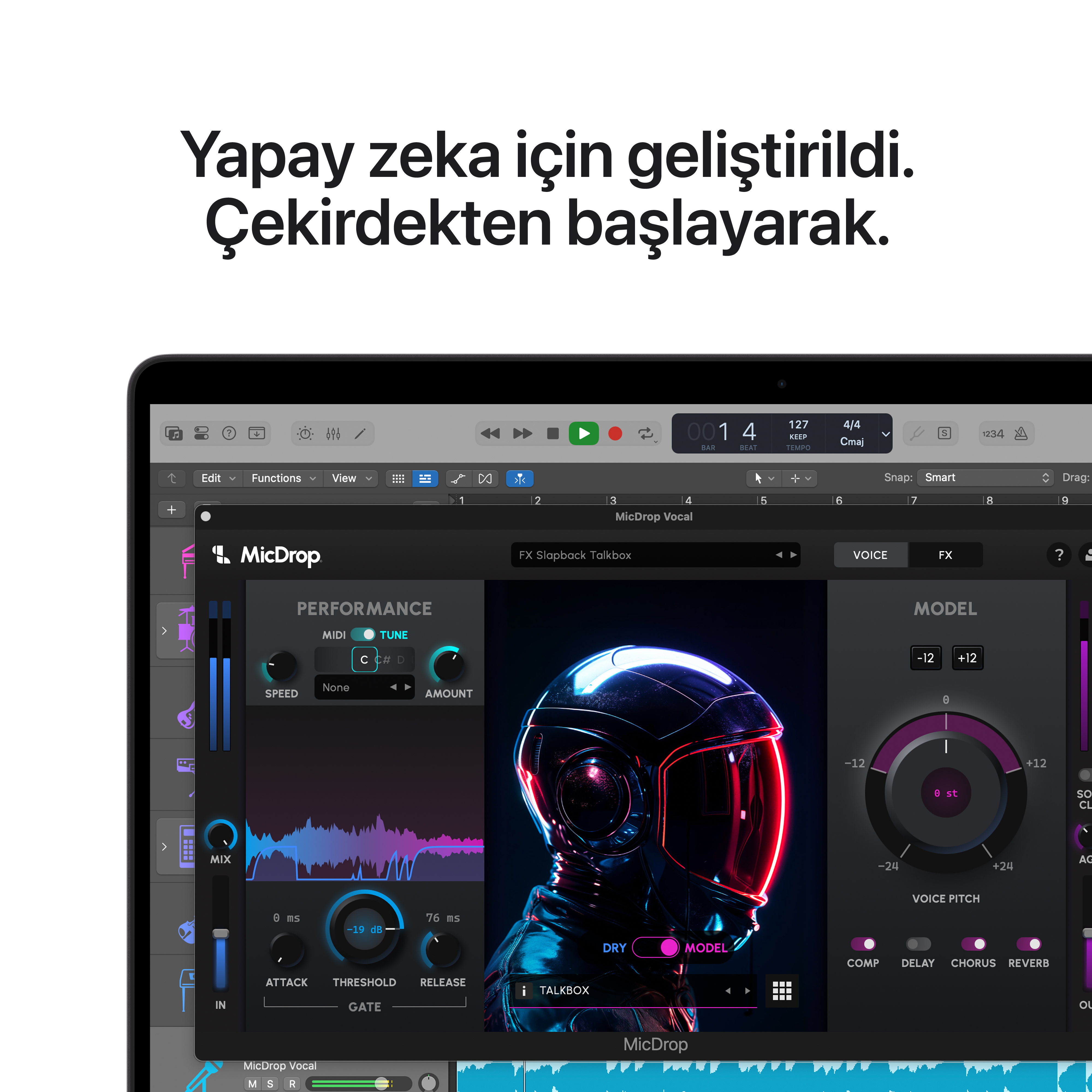 Bir dizüstü bilgisayar ekranı, çeşitli kontroller ve fütüristik bir kask grafiği içeren bir müzik yazılımı arayüzünü gösteriyor.