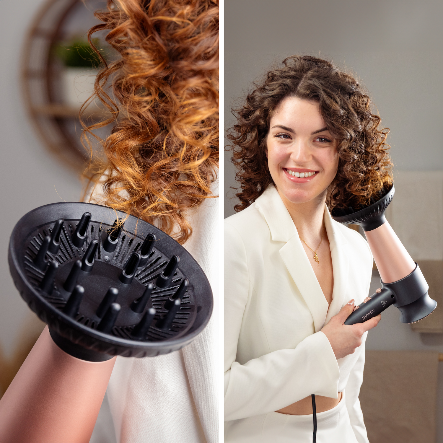 Una mujer con cabello rizado sostiene un secador con difusor. Sonríe, vestida con una blazer blanca. En el fondo, una habitación borrosa.