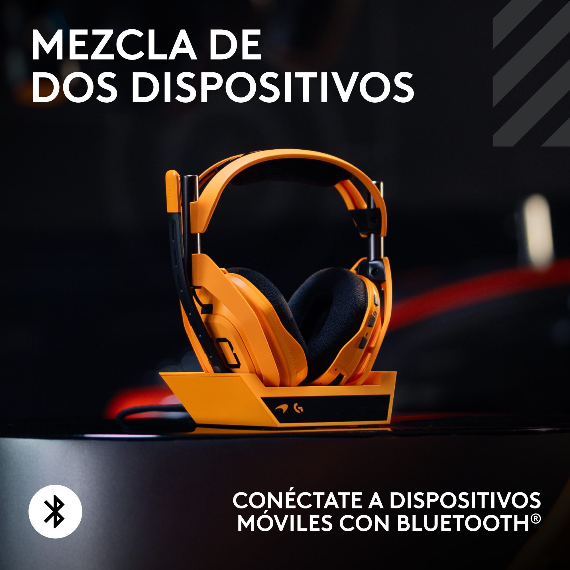 Un auricular naranja y negro sobre un soporte. El texto superior dice 'Mezcla de dos dispositivos' e inferior 'Conéctate a dispositivos móviles con Bluetooth'.