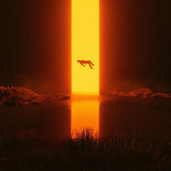 Eine Silhouette schwebt auf ein hellgelbes Portal zu. Die Szene hat Orangetöne, mit Wasser und Gras im Vordergrund.