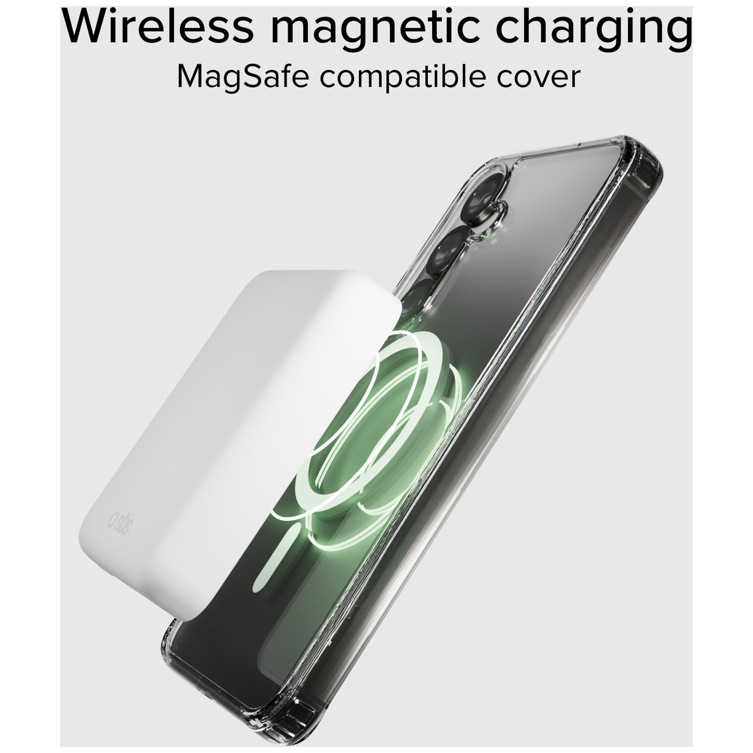 Een telefoon in een transparante hoes wordt draadloos opgeladen. Een witte oplader is aangesloten. Groene energielijnen zijn zichtbaar.