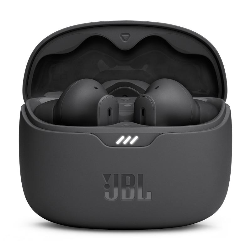 Schwarze JBL-Ohrhörer in einem Ladecase. Das Case ist geöffnet und zeigt die Ohrhörer. JBL-Logo sichtbar.