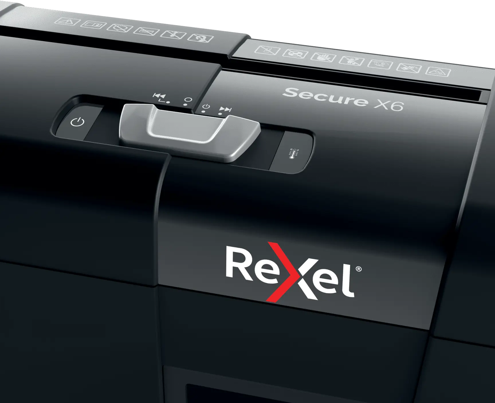 Egy fekete iratmegsemmisítő közelképe, a Rexel Secure X6. Van rajta bekapcsoló és működtető gomb, és a márkanév látható.