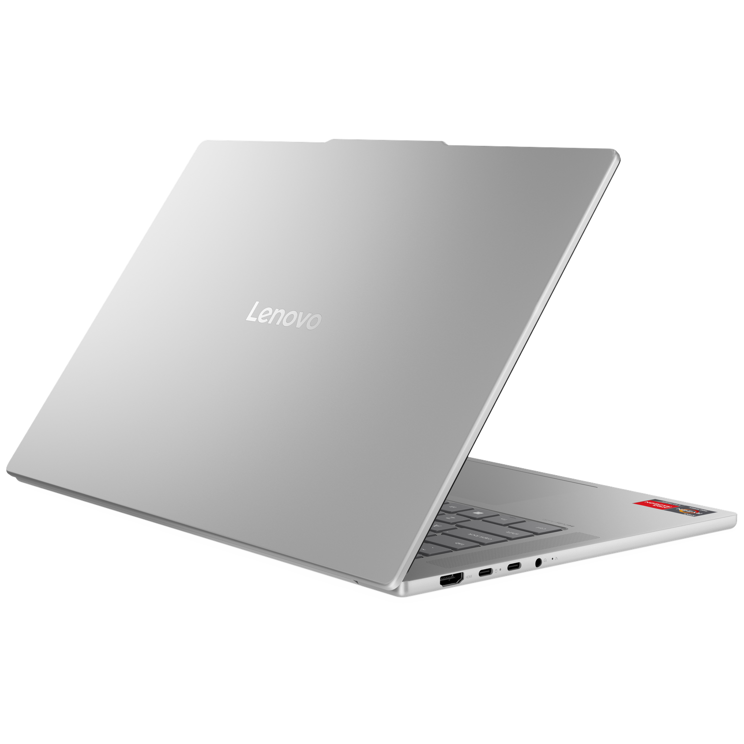 Zilveren Lenovo laptop is licht geopend. Het toetsenbord is zichtbaar. Het Lenovo-logo staat op het deksel. Witte achtergrond.