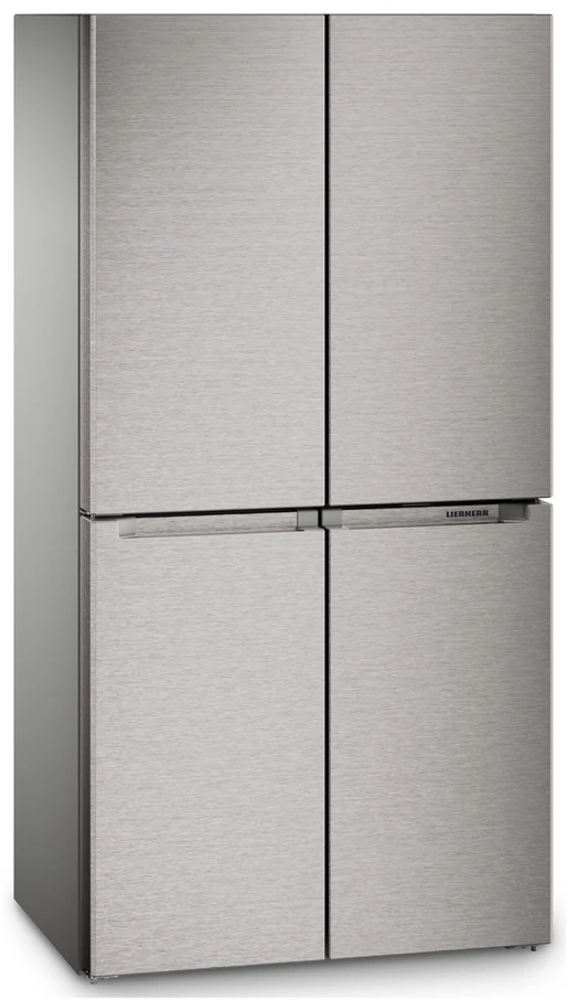 Ein Edelstahl-Liebherr-Kühlschrank mit vier Türen. Das Liebherr-Logo ist auf der oberen rechten Tür sichtbar.