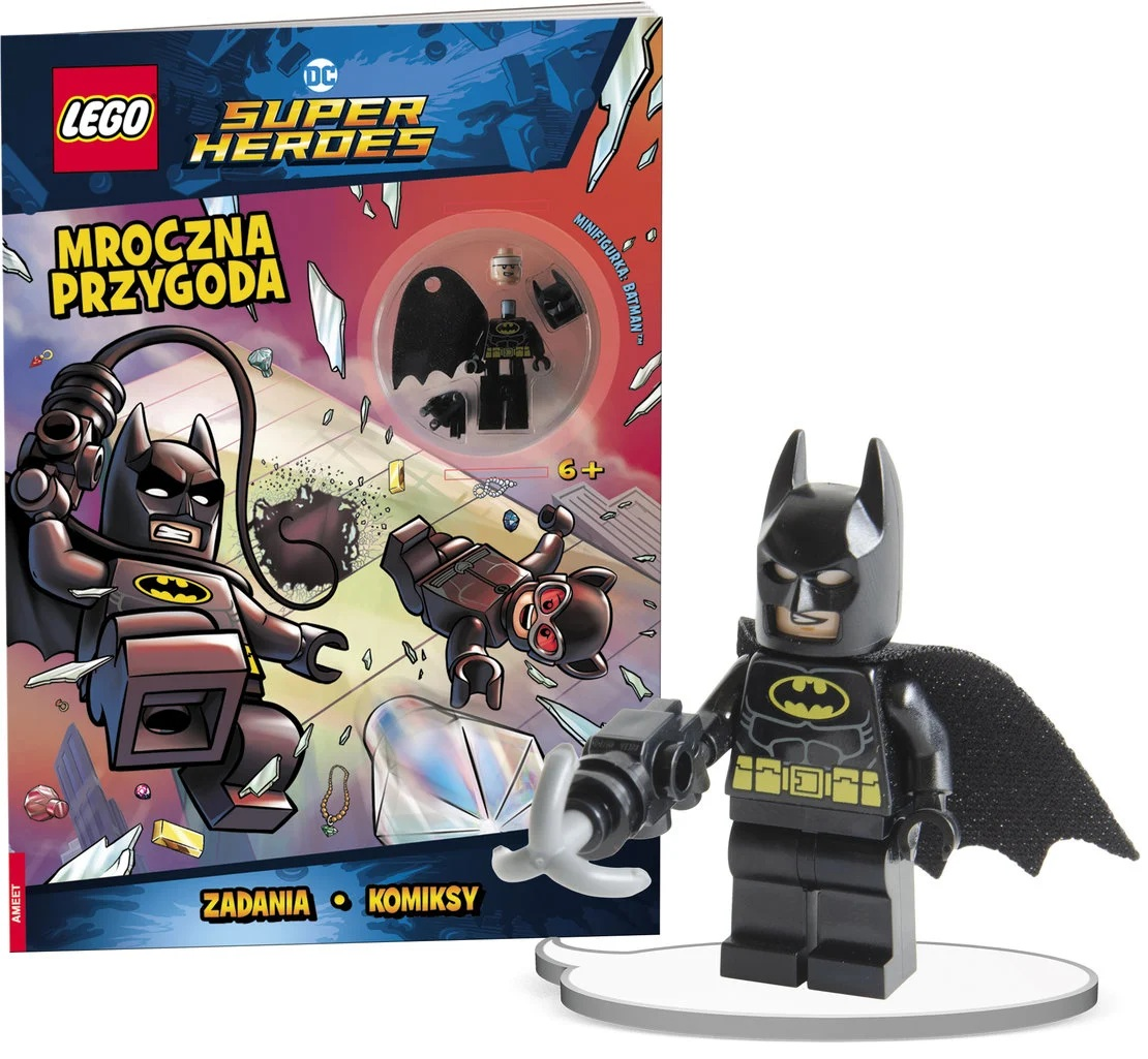 Figurka Lego Batmana obok książki. Okładka książki przedstawia Lego Batmana i Catwoman w stylu komiksowym.