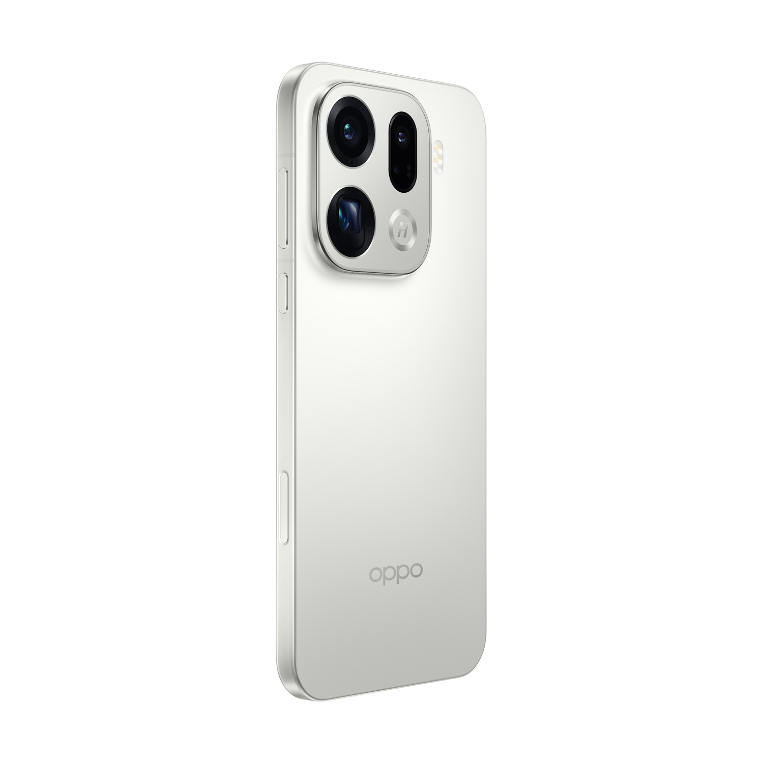 Uno smartphone Oppo bianco. Ha tre obiettivi e un flash sul retro. Logo Oppo in basso a sinistra.