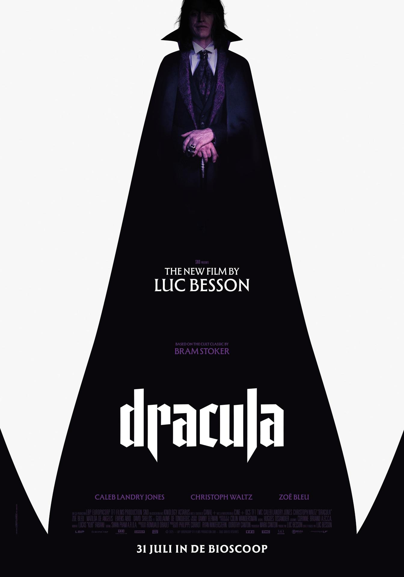 Plakat für den Film Dracula. Ein Mann in einem dunklen Mantel und lila Weste steht im Mittelpunkt. Der Filmtitel steht unten und die Credits unten.
