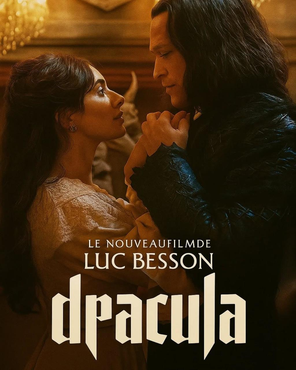 Ein Mann und eine Frau stehen sich in einem Filmplakat gegenüber. Der Titel ist Dracula. Der Text sagt, es ist ein Film von Luc Besson.