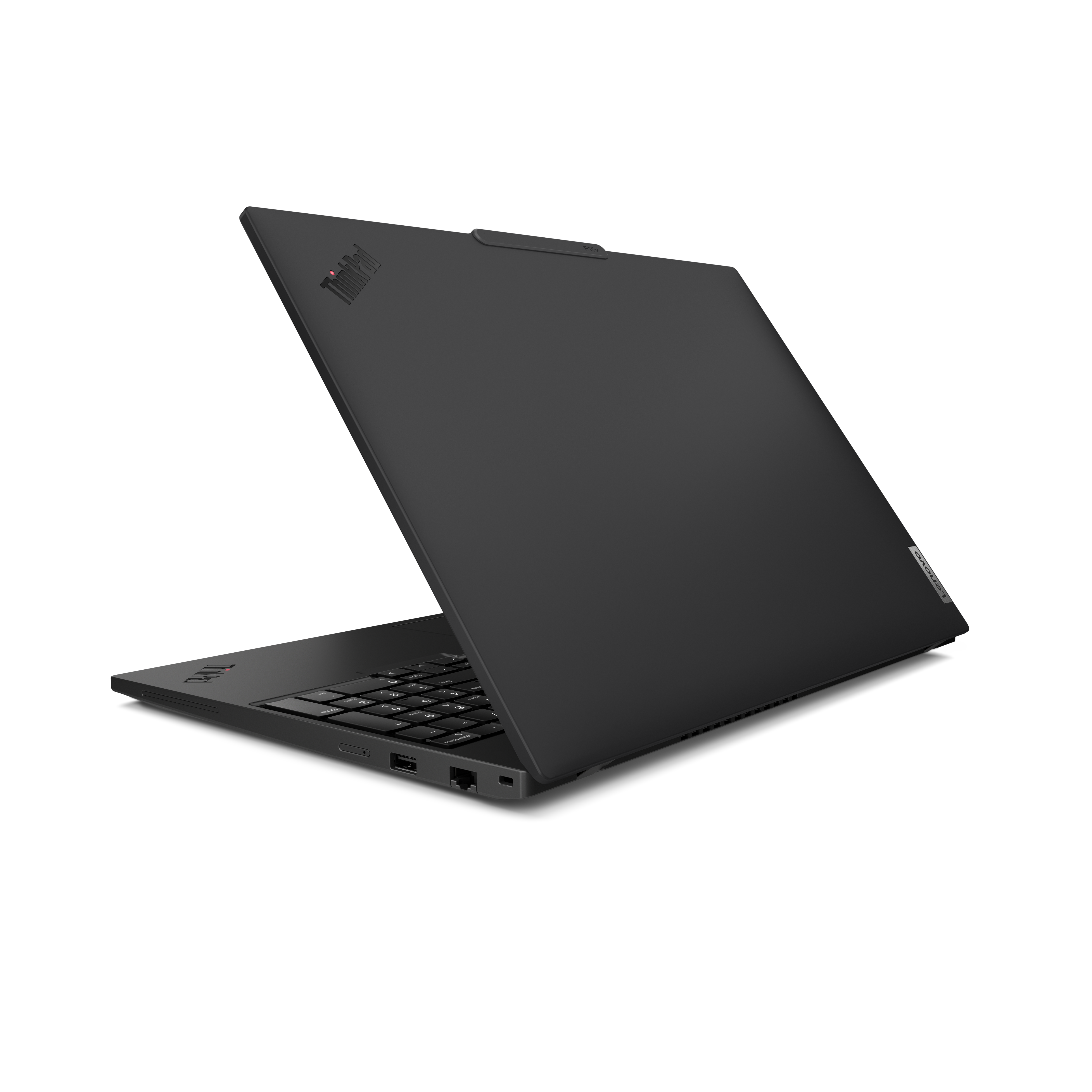 Ein schwarzes ThinkPad-Laptop ist gegen einen schwarzen Hintergrund angewinkelt geöffnet. Das Lenovo-Logo ist sichtbar.