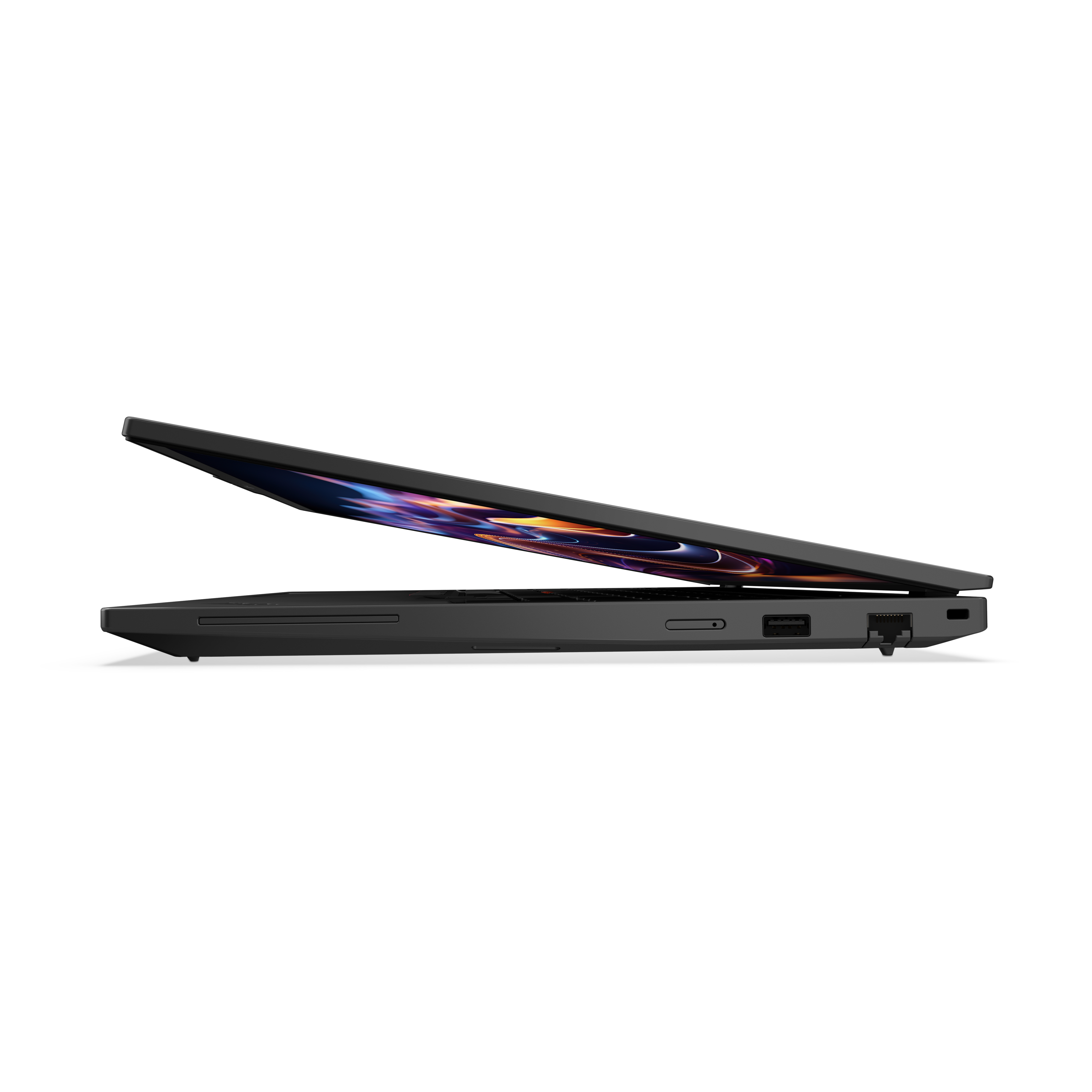 Seitenansicht eines schwarzen Laptops mit geöffnetem Bildschirm. Anschlüsse sind seitlich sichtbar. Der Hintergrund ist schwarz.