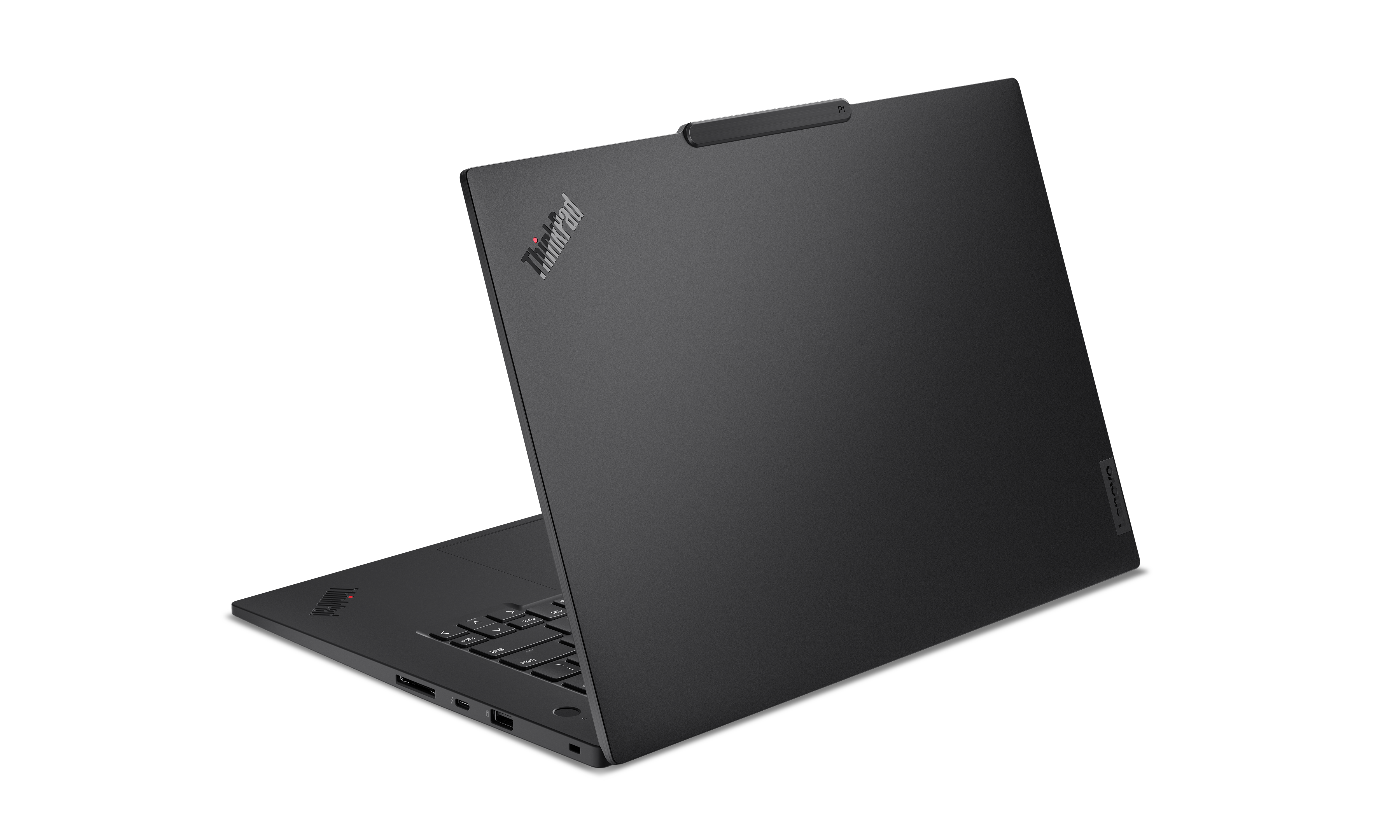 Ein schwarzer ThinkPad-Laptop wird im Winkel vor schwarzem Hintergrund gezeigt. Der Bildschirm ist geöffnet und zeigt die Tastatur.