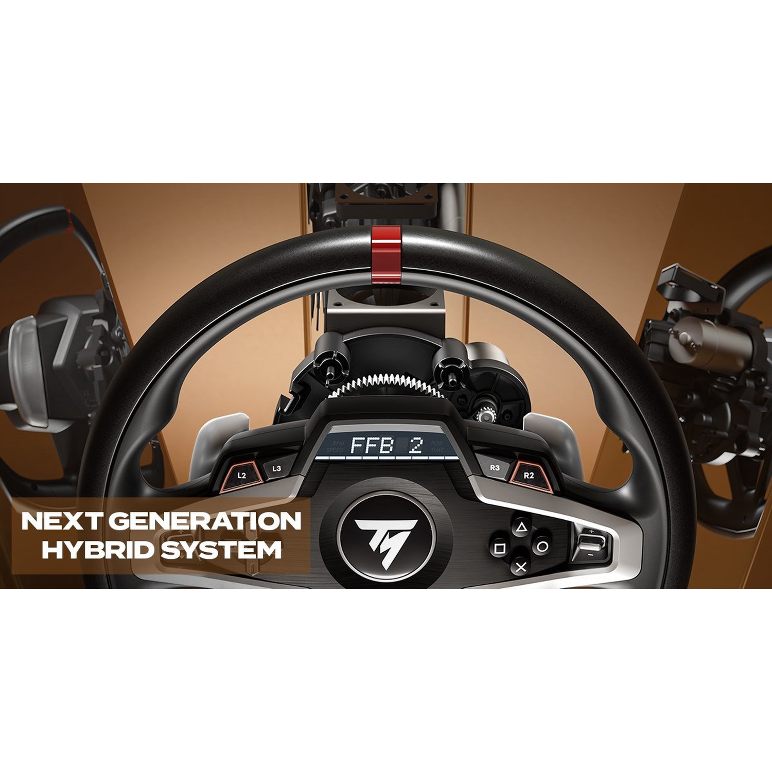 Close-up van een zwart stuur met rode accenten. Tekst: 'Next Generation Hybrid System'. Andere wielen op de achtergrond.