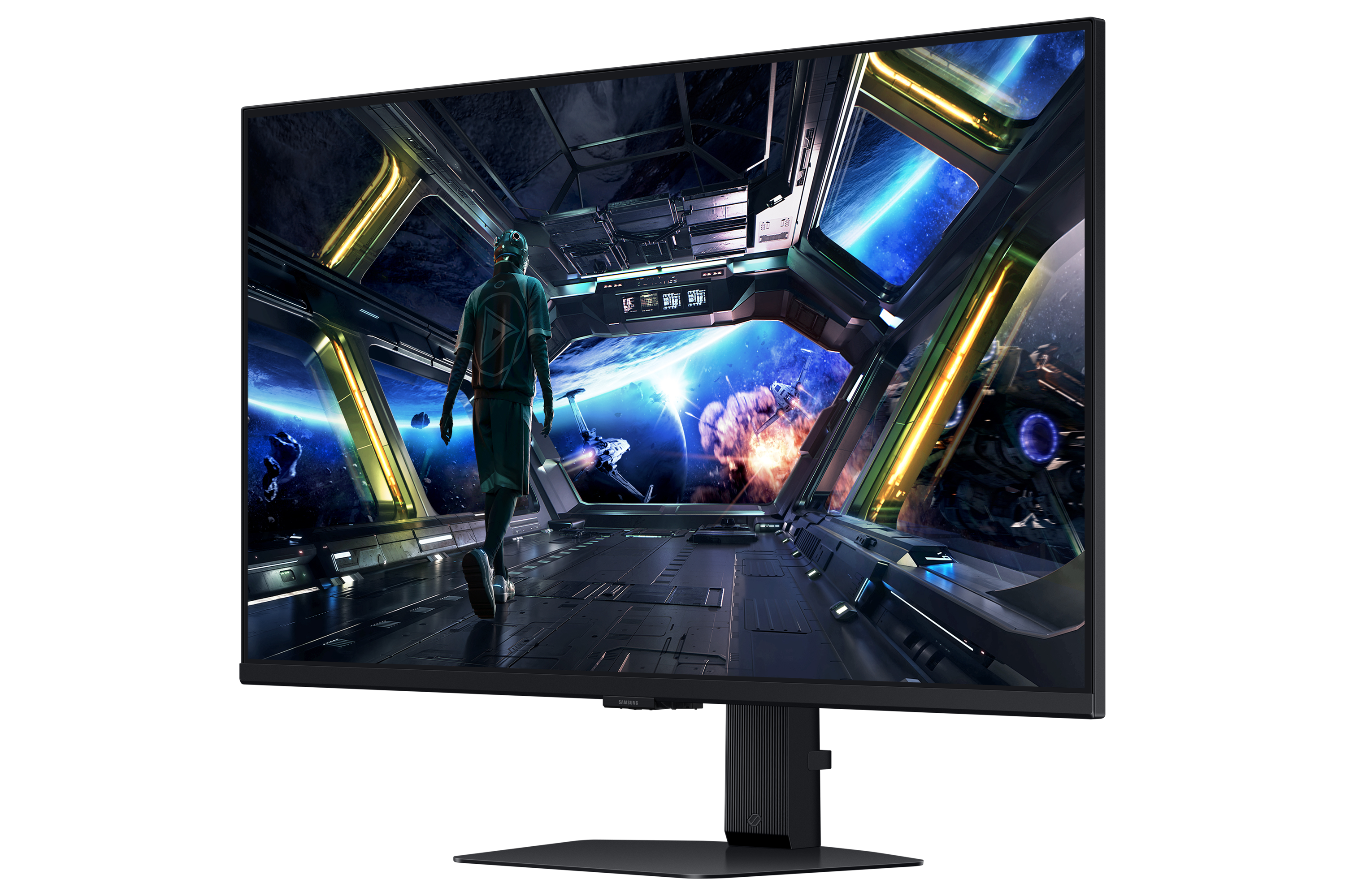 Osoba idzie korytarzem statku kosmicznego, patrząc przez okna na bitwę kosmiczną. Monitor stoi na stojaku.