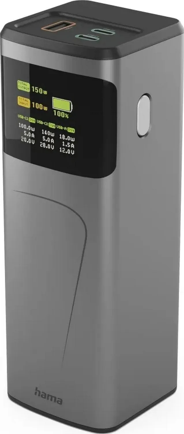 Szary power bank z czarnym wierzchem. Posiada wyświetlacz z danymi wyjściowymi i wejściowymi. Widoczna jest nazwa marki 'hama'.