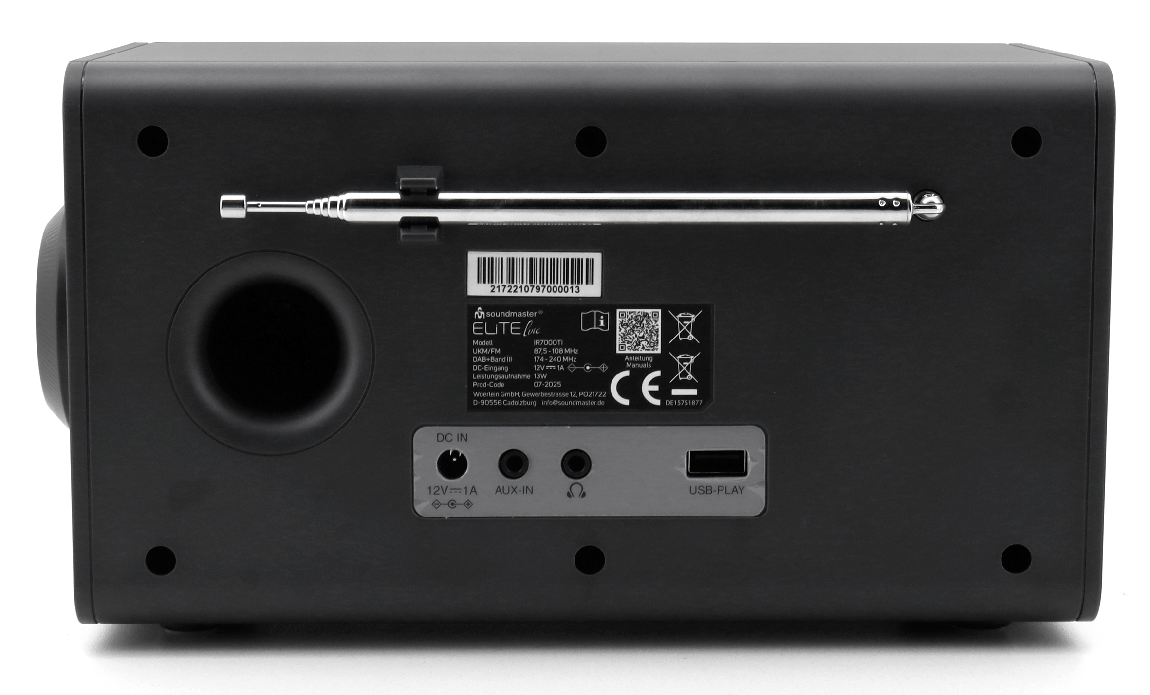 Die Rückseite eines schwarzen Radios mit ausziehbarer Antenne, Eingangsanschlüssen und einem USB-Anschluss.