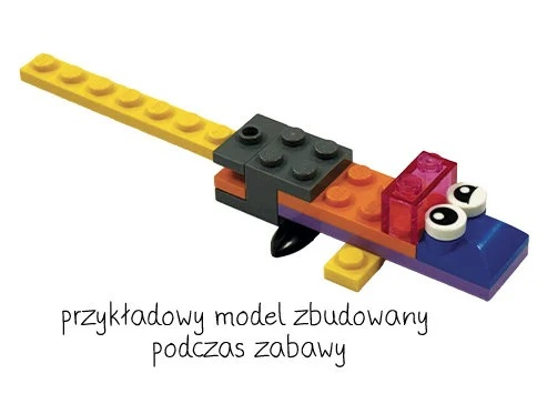 Model aligatora z klocków Lego wykonany z klocków w różnych kolorach. Ma oczy i długi żółty ogon.