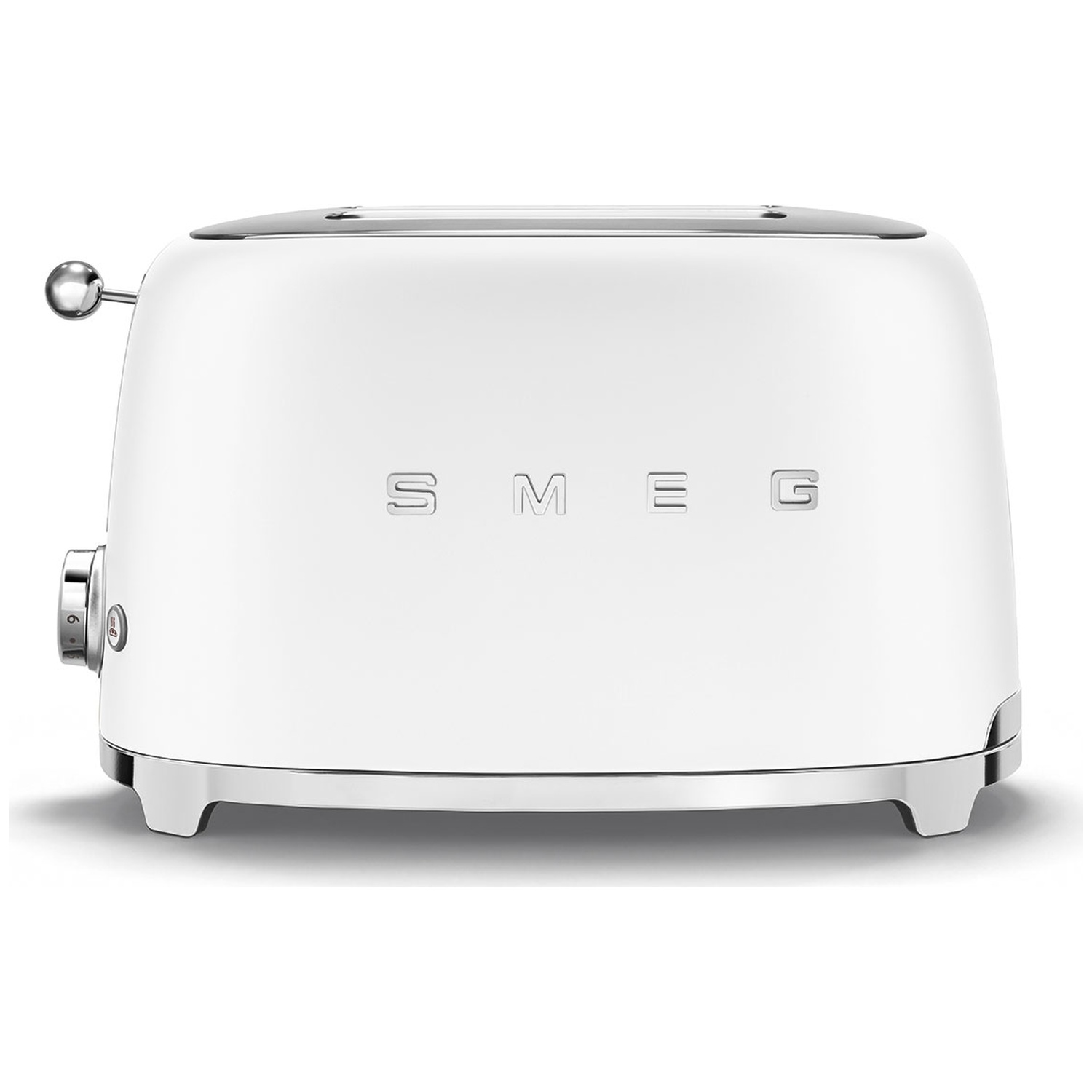 Een witte broodrooster met zilveren accenten. Het woord SMEG staat op de voorkant. Het heeft een hendel en een draaiknop voor instellingen.