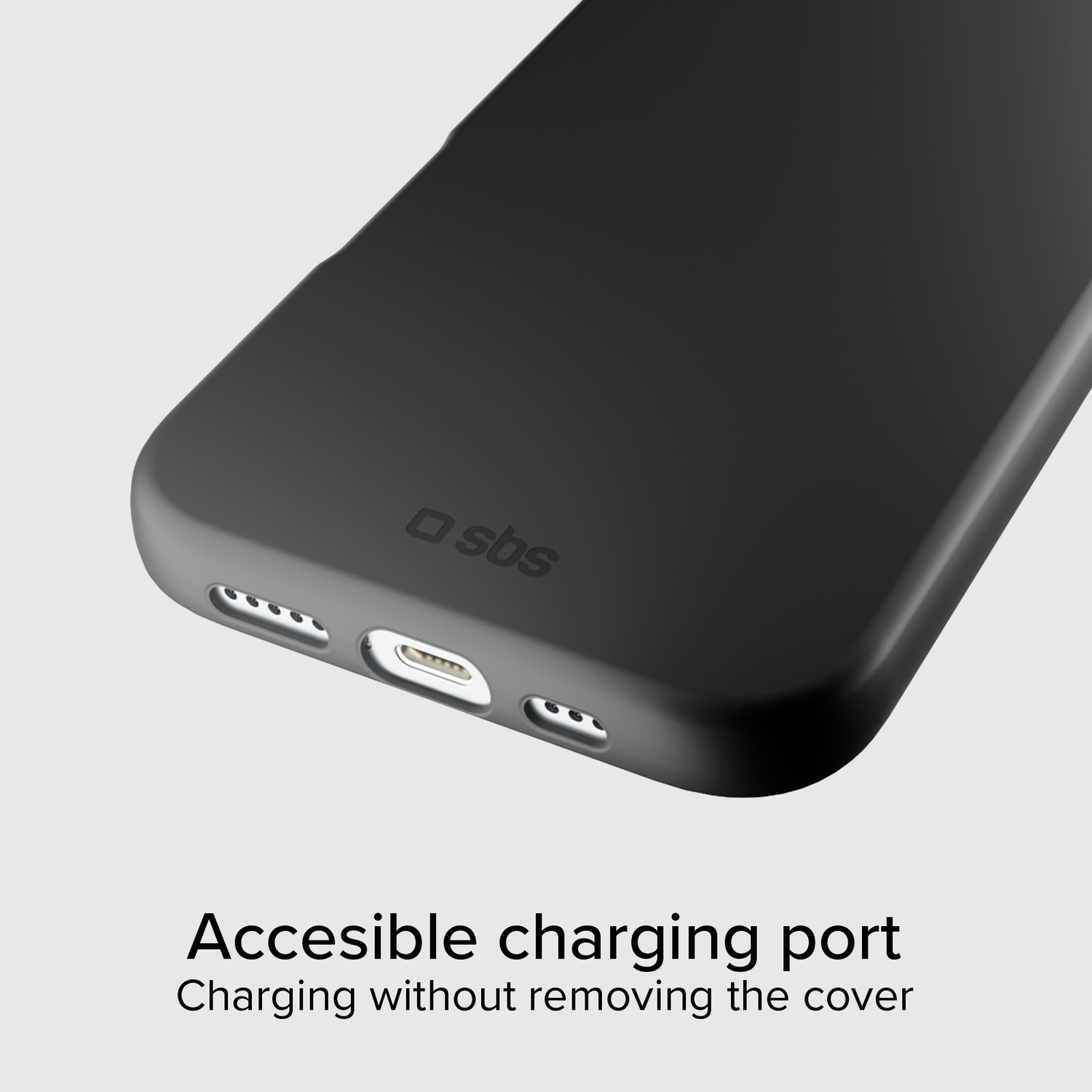 Une coque de téléphone noire avec port de charge visible. Le nom de la marque 'sbs' est imprimé sur la coque. Le texte dit 'Port de charge accessible'.