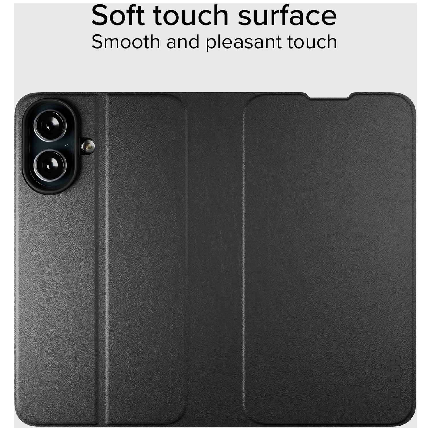 Zwarte telefoonhoes met cameralenzen. De hoes heeft een gestructureerd oppervlak en is gelabeld met de woorden "Soft touch surface".