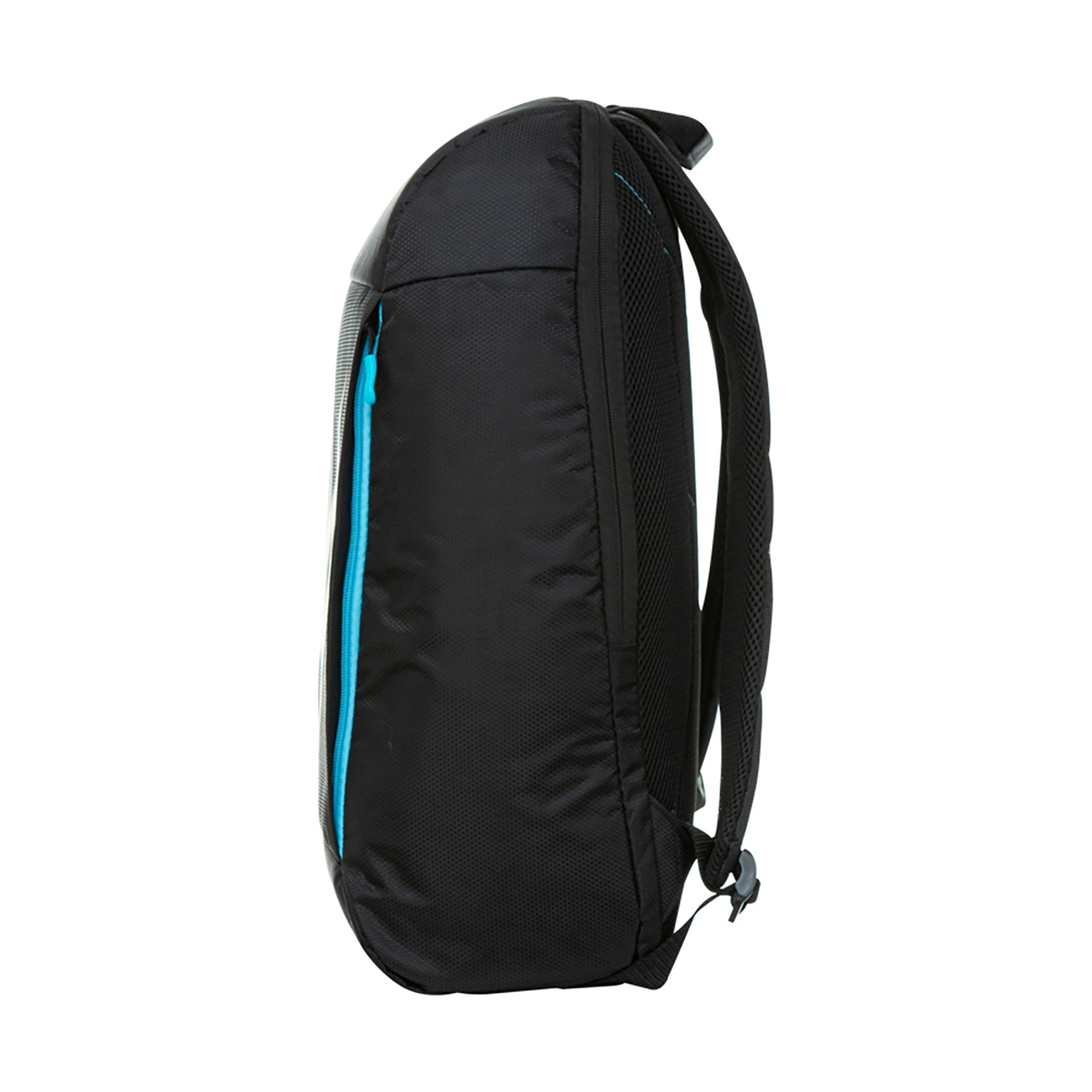 Zaino nero con cerniera e spallacci blu. Lo sfondo è bianco.