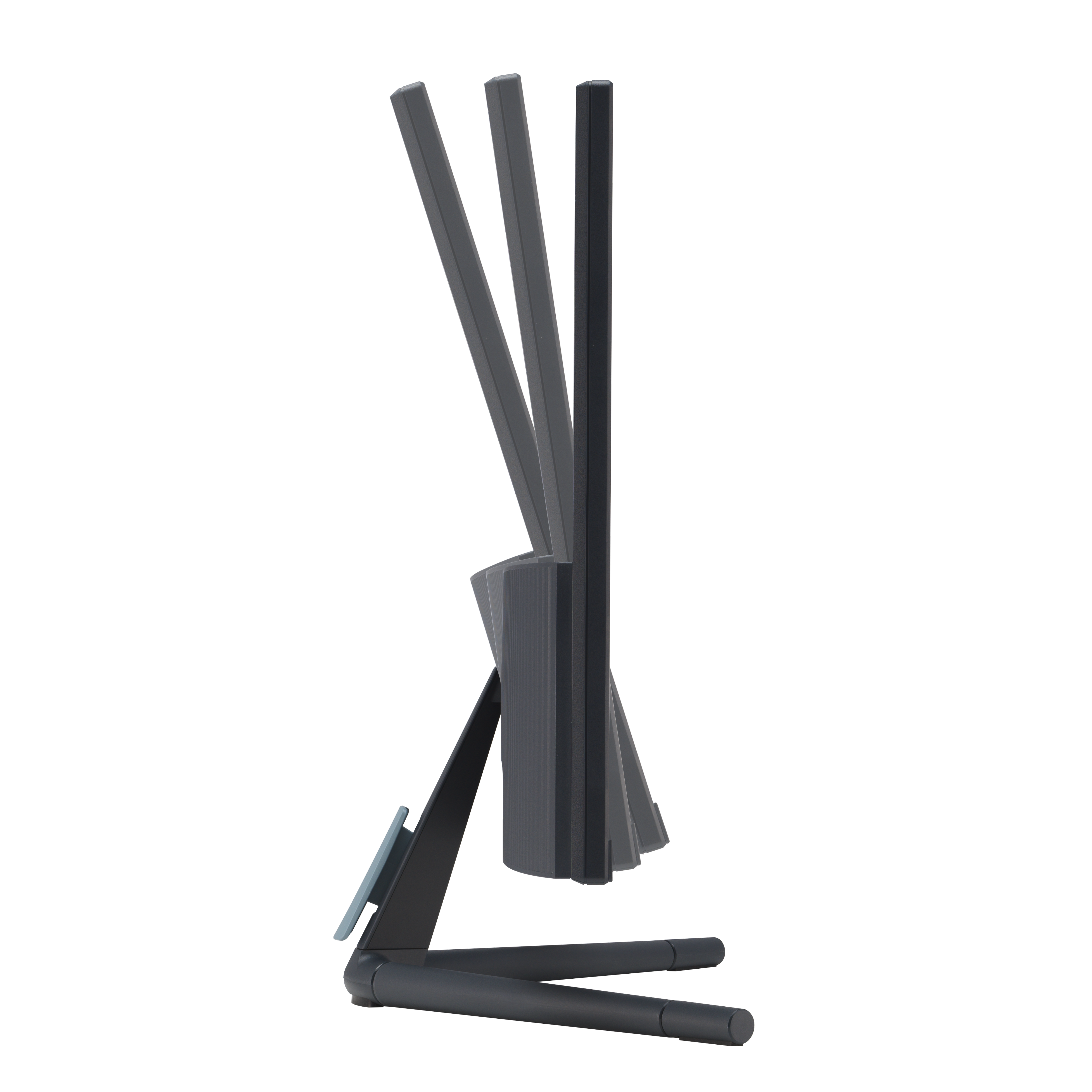 Ciemny monitor, pochylony, widziany z boku. Ekran jest czarny, z czarnym tłem. Stojak jest szary.