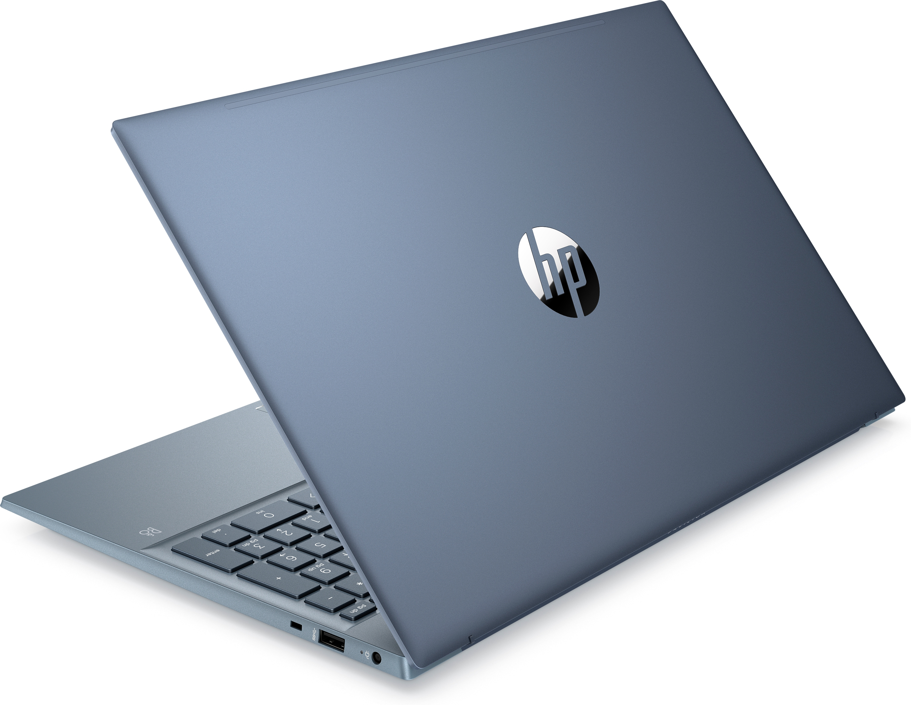 Niebieski laptop na białym tle, otwarty. Widoczna klawiatura, z logo HP na pokrywie.