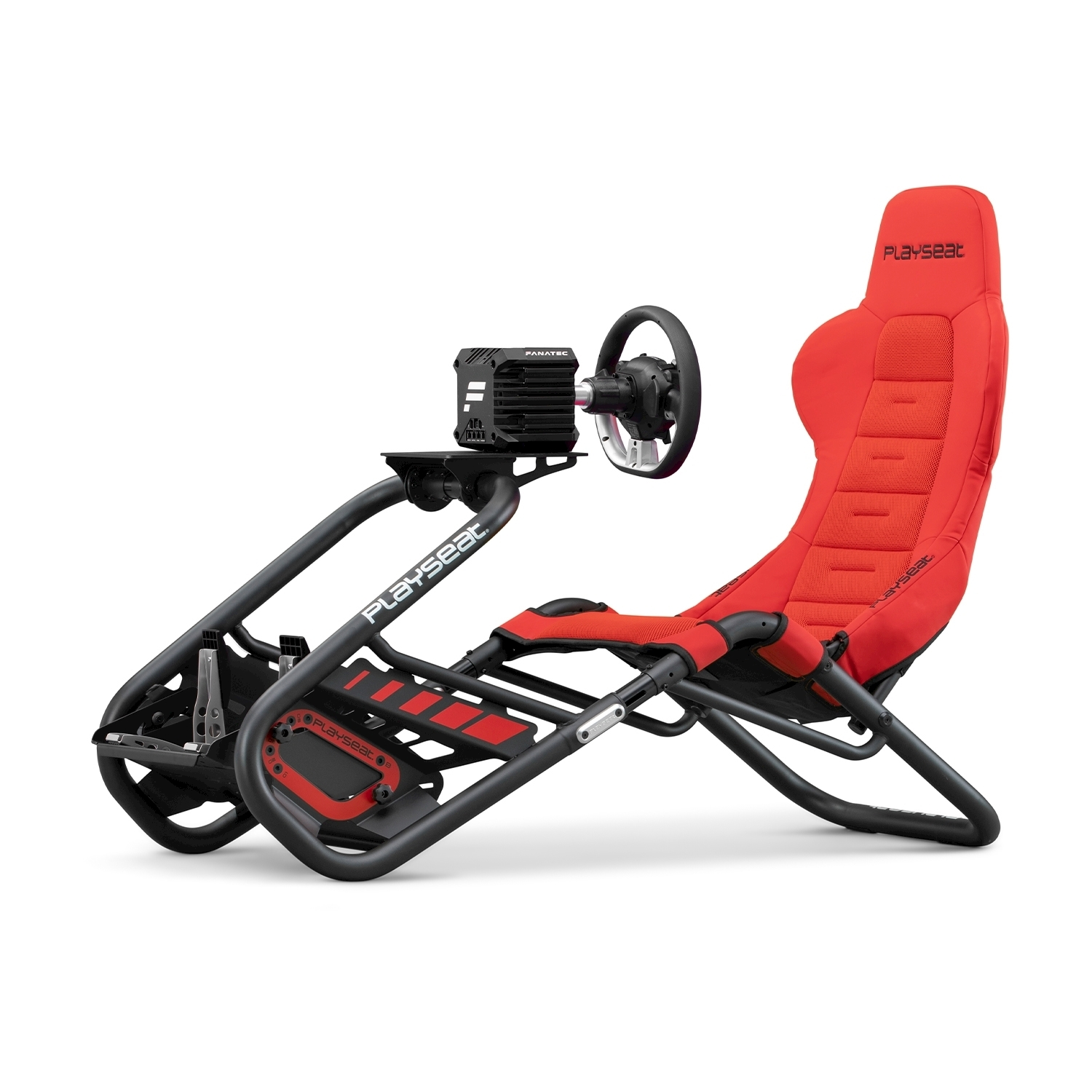 Una sedia da simulatore di corse Playseat rossa e nera con volante e pedali, su sfondo bianco.